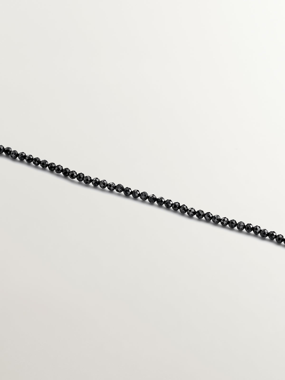 Collar de plata 925 con bolitas de espinelas negras