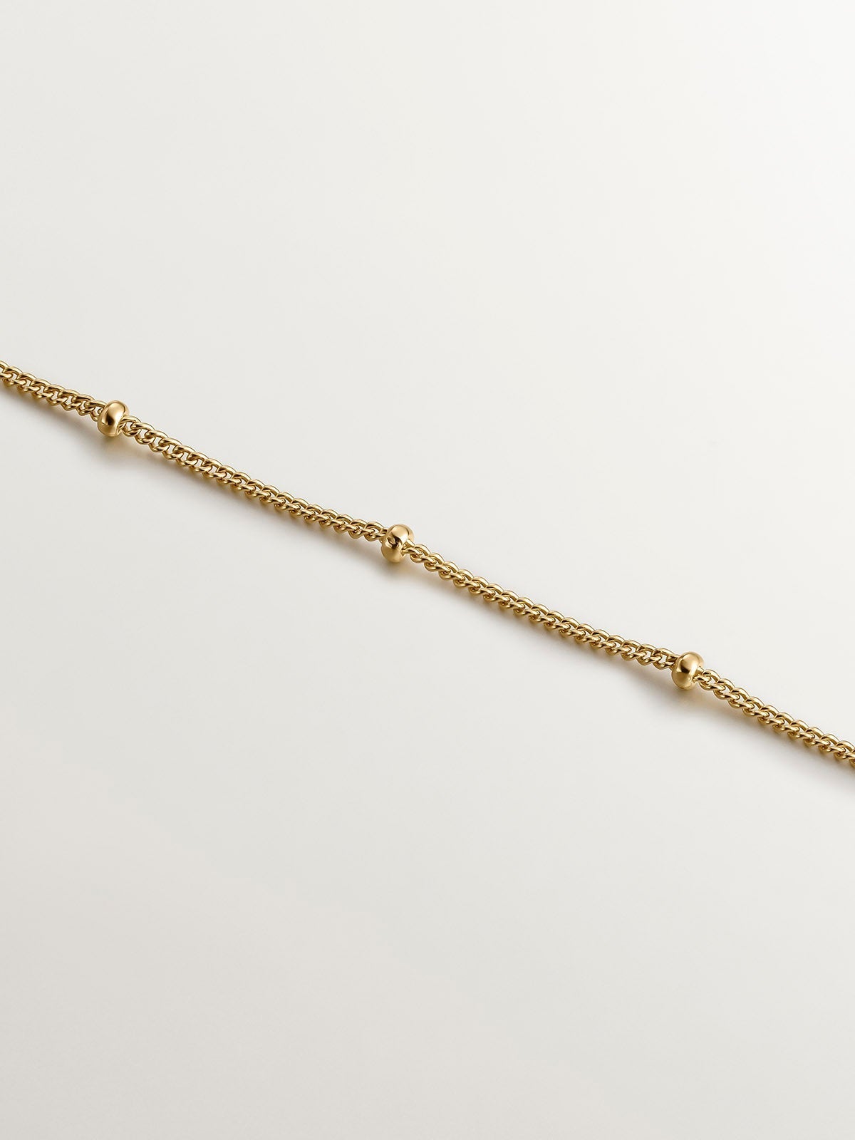 Colgante de plata 925 bañada en oro amarillo de 18K con luna y topacios blancos