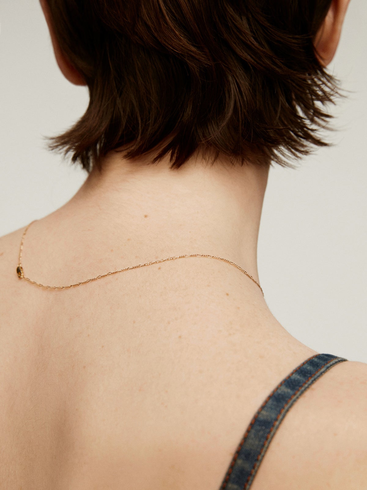 Cadena fina de eslabones fígaro de oro amarillo de 9K