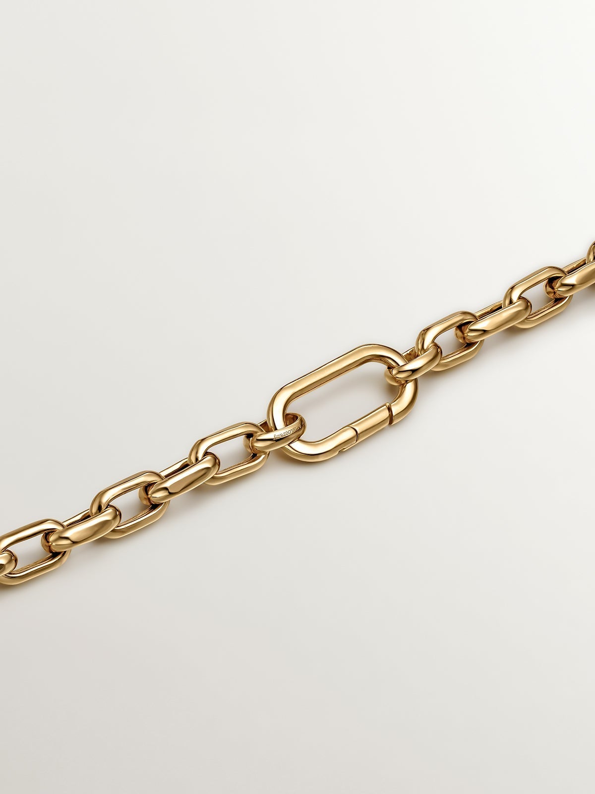 Mosquetón ovalado de plata 925 bañada en oro amarillo de 18K