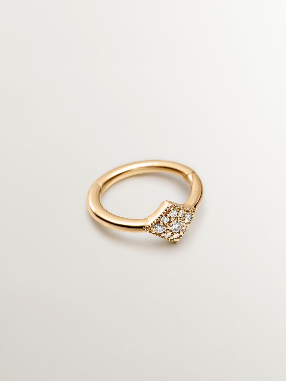 Pendiente de oro amarillo de 18K con diamantes