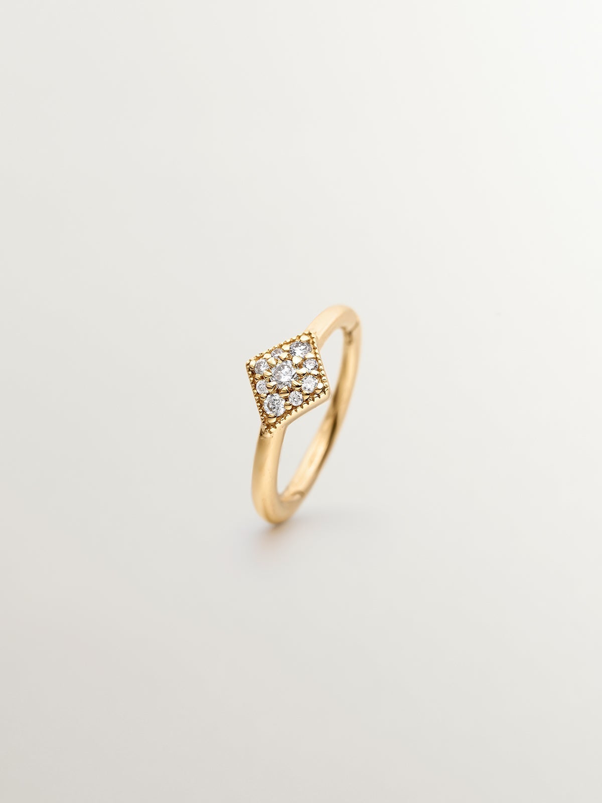 Pendiente de oro amarillo de 18K con diamantes