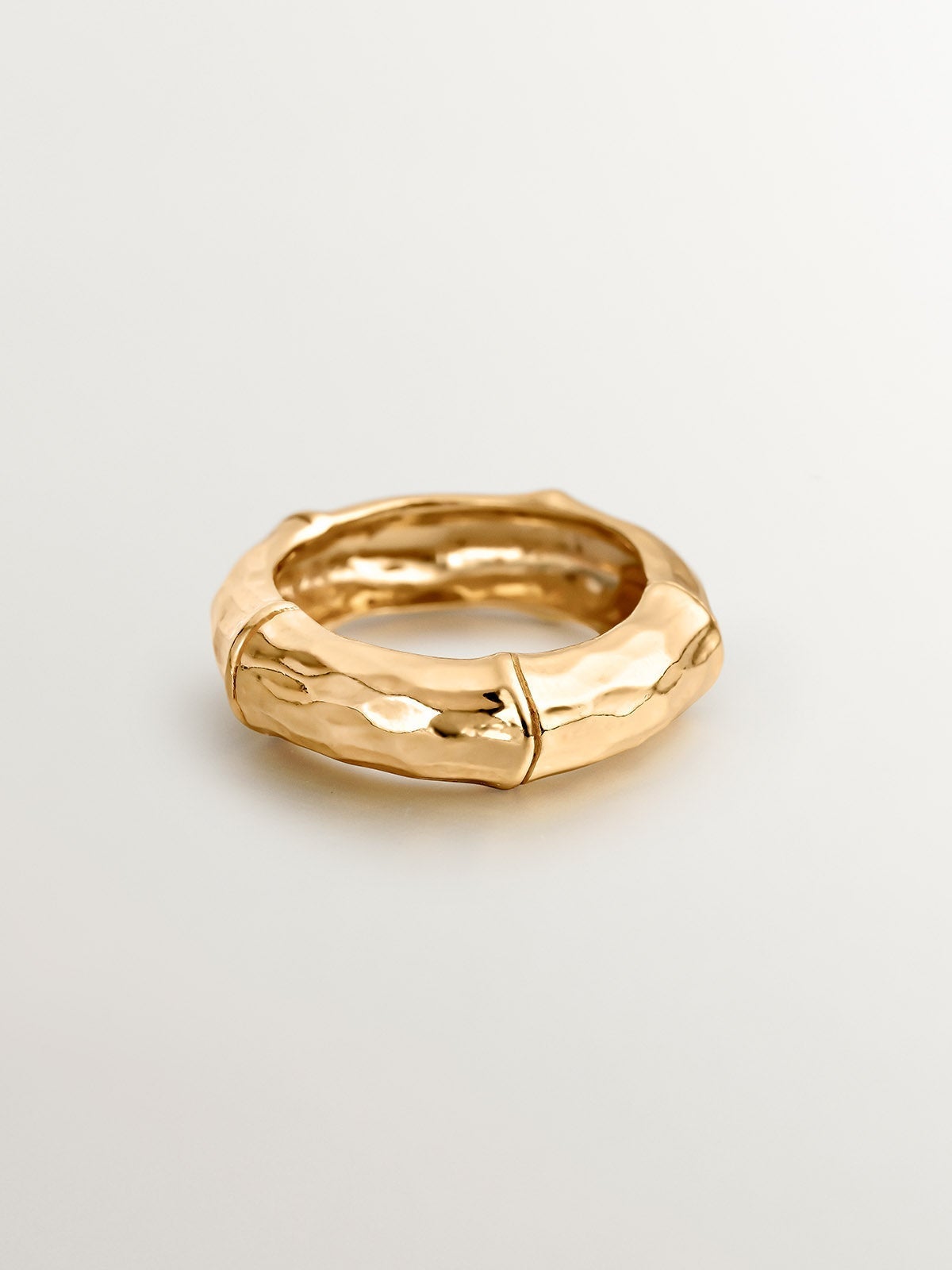 Anillo de plata 925 bañada en oro amarillo de 18K con textura de bambú