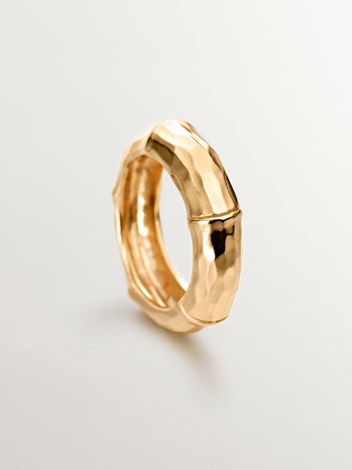 Anillo de plata 925 bañada en oro amarillo de 18K con textura de bambú