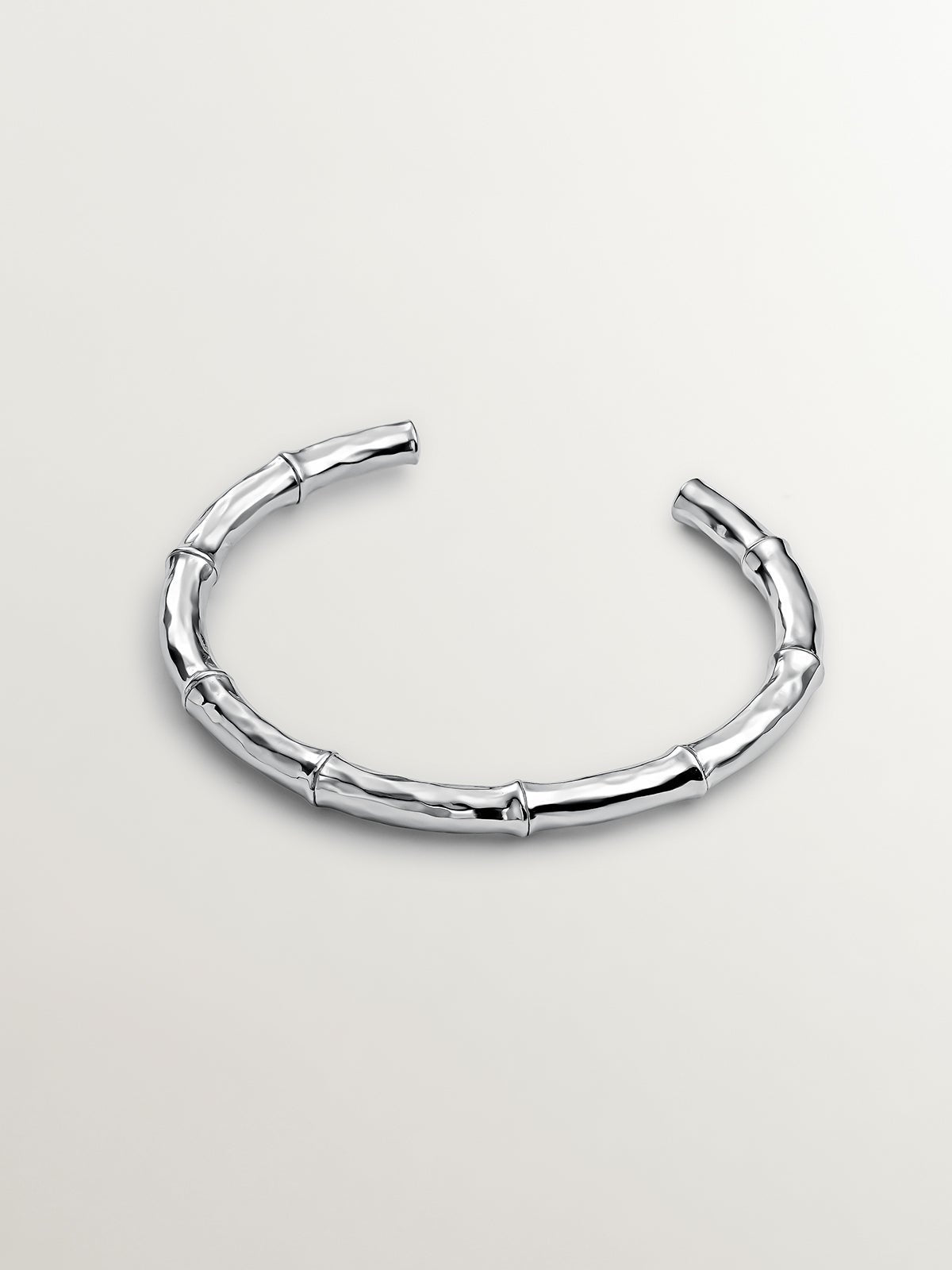 Pulsera tipo brazalete de plata 925 con textura de bambú