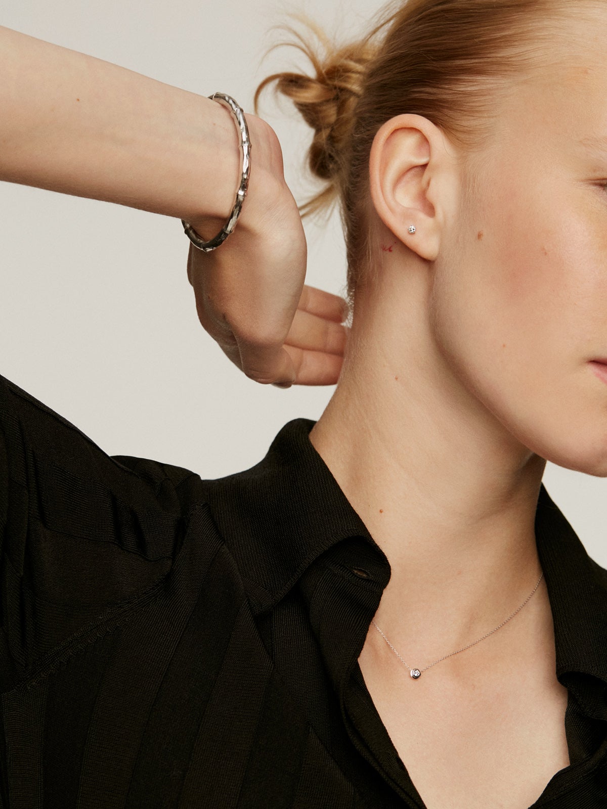 Pulsera tipo brazalete de plata 925 con textura de bambú