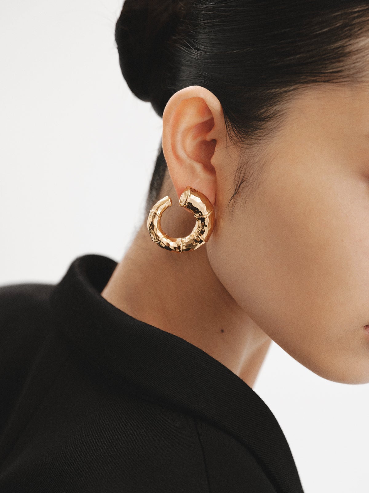 Pendientes grandes de aro de plata 925 bañada en oro amarillo de 18K con textura de bambú