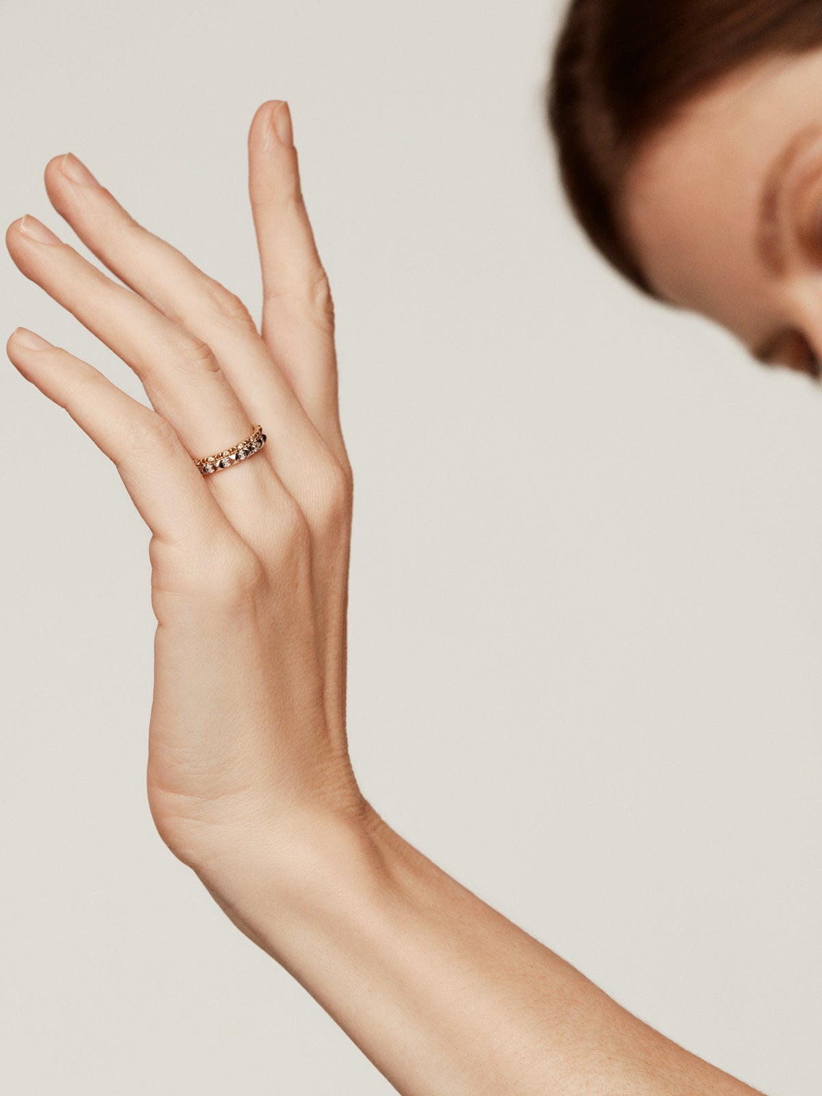 Anillo de oro amarillo de 18K con diamantes blancos