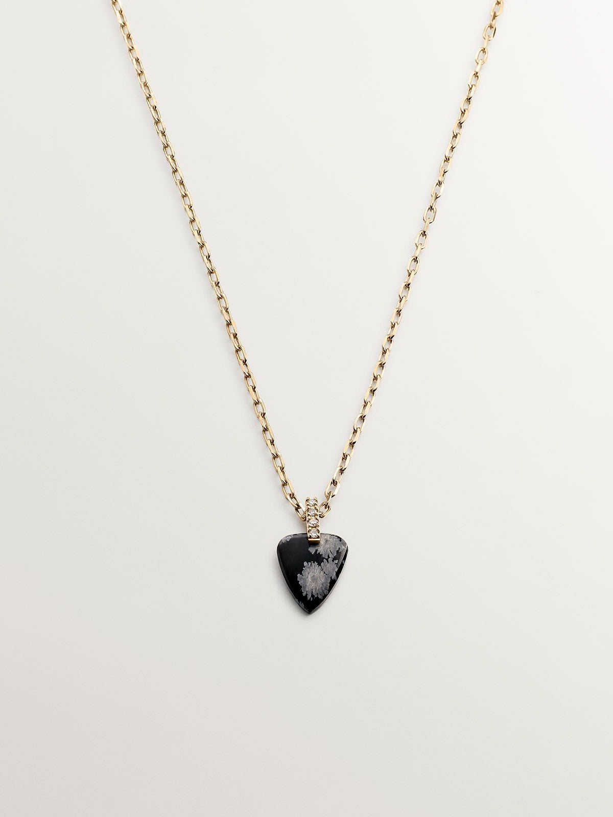 Collar de oro amarillo de 9K con obsidiana negra en talla lágrima y diamantes en talla brillante de 0,03 cts