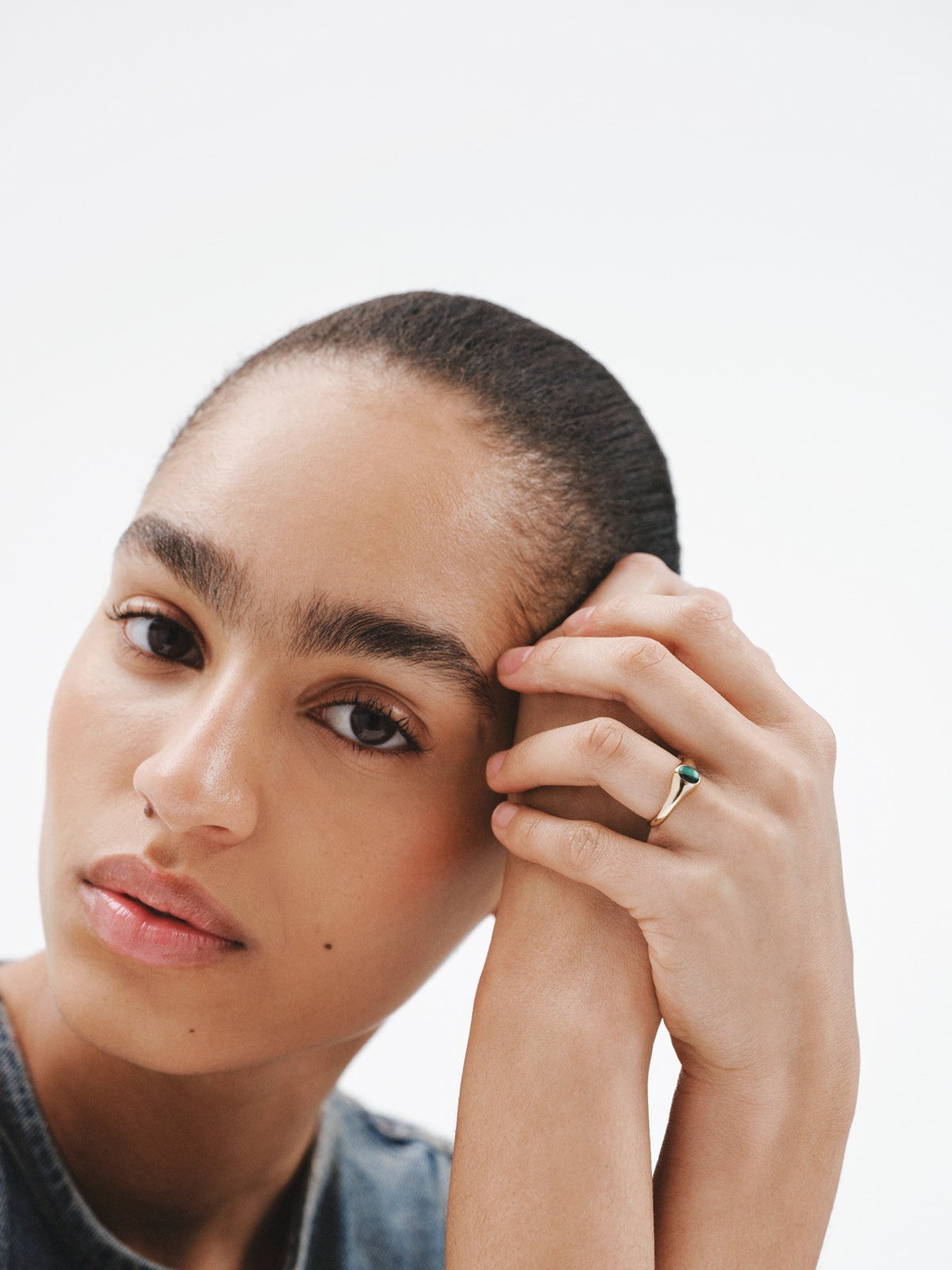 Anillo de sello de oro amarillo de 9K con malaquita verde