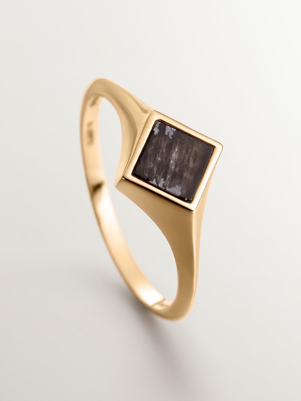 Anillo de sello de oro amarillo de 9K con obsidiana negra