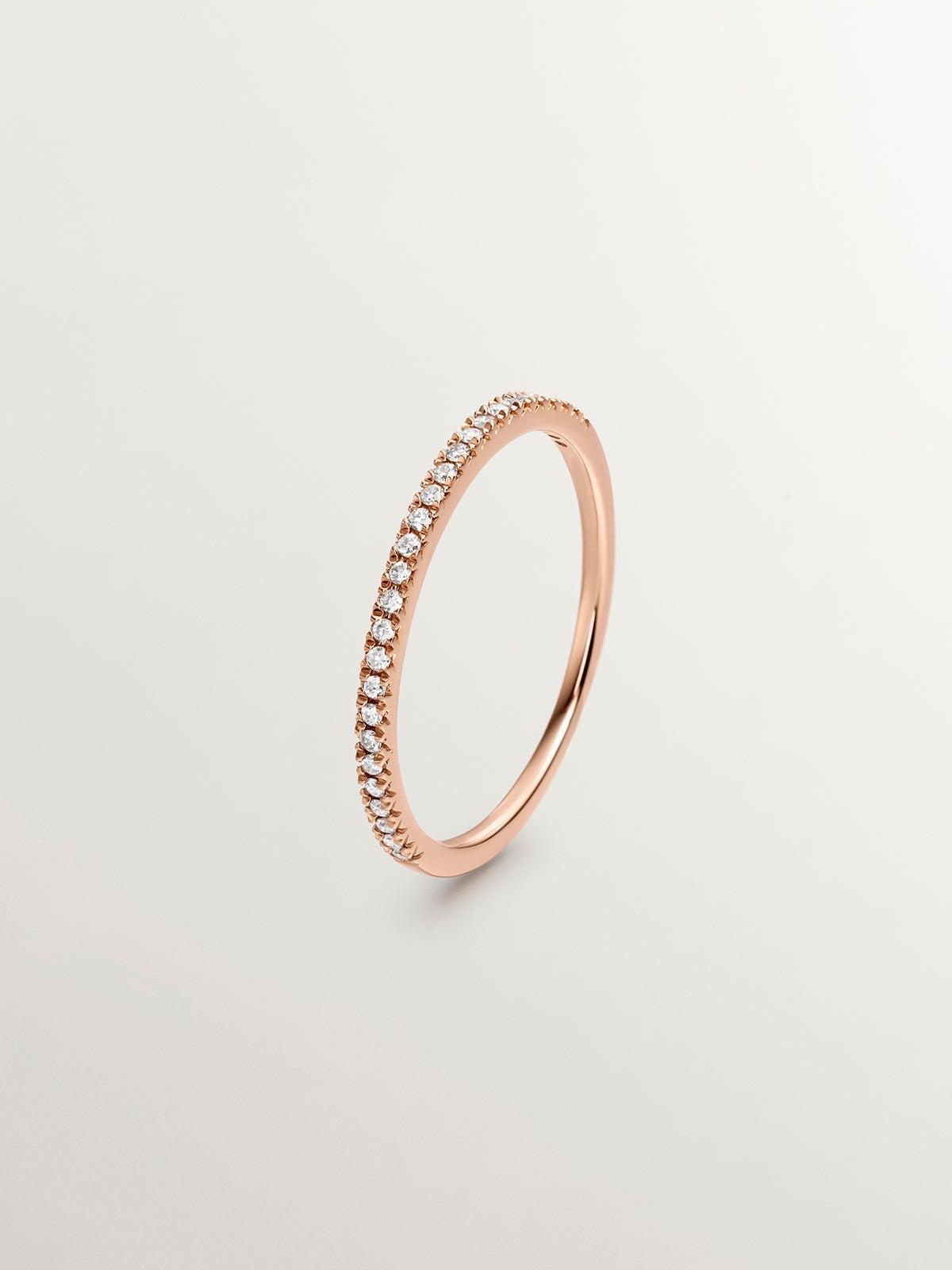 Anillo con halo de diamantes en oro rosa de 0,09 ct