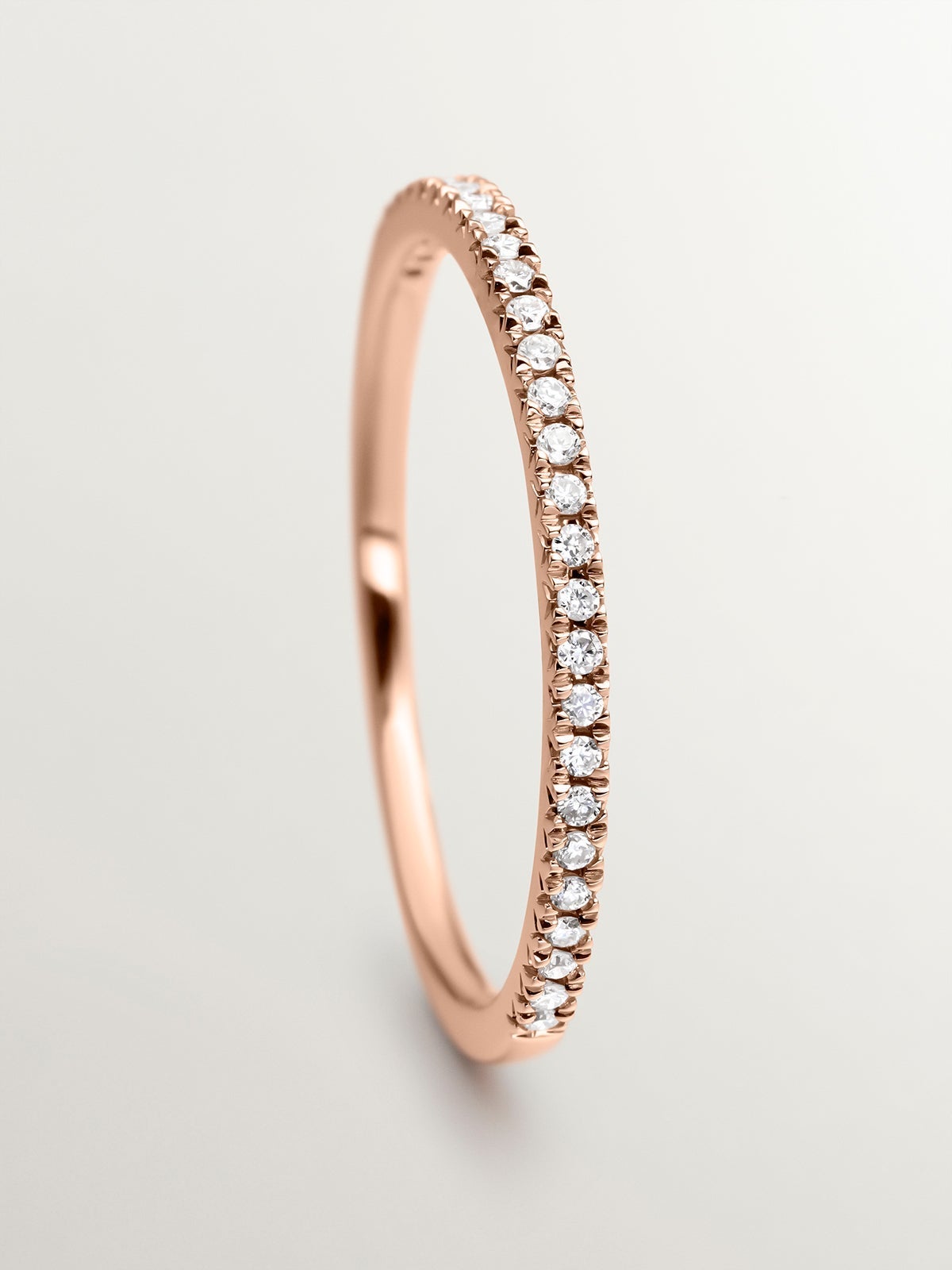 Anillo con halo de diamantes en oro rosa de 0,09 ct