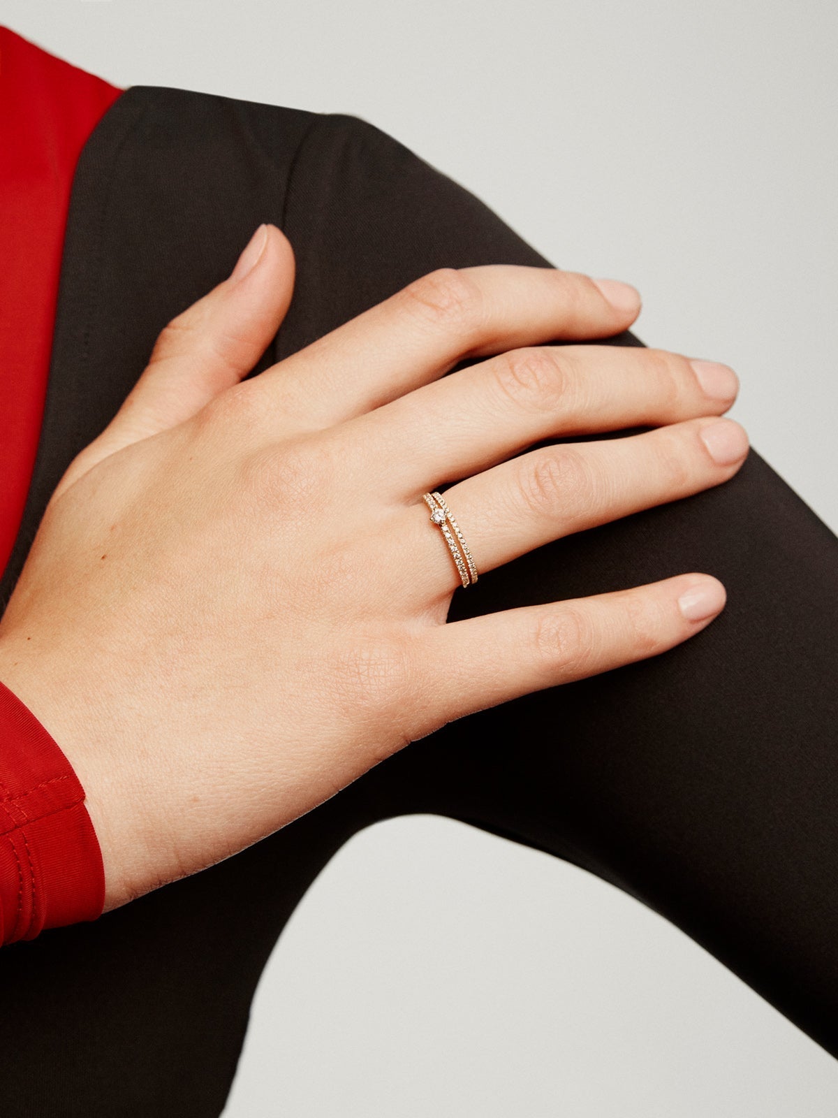 Anillo de oro rosa de 18K con diamantes en talla brillante