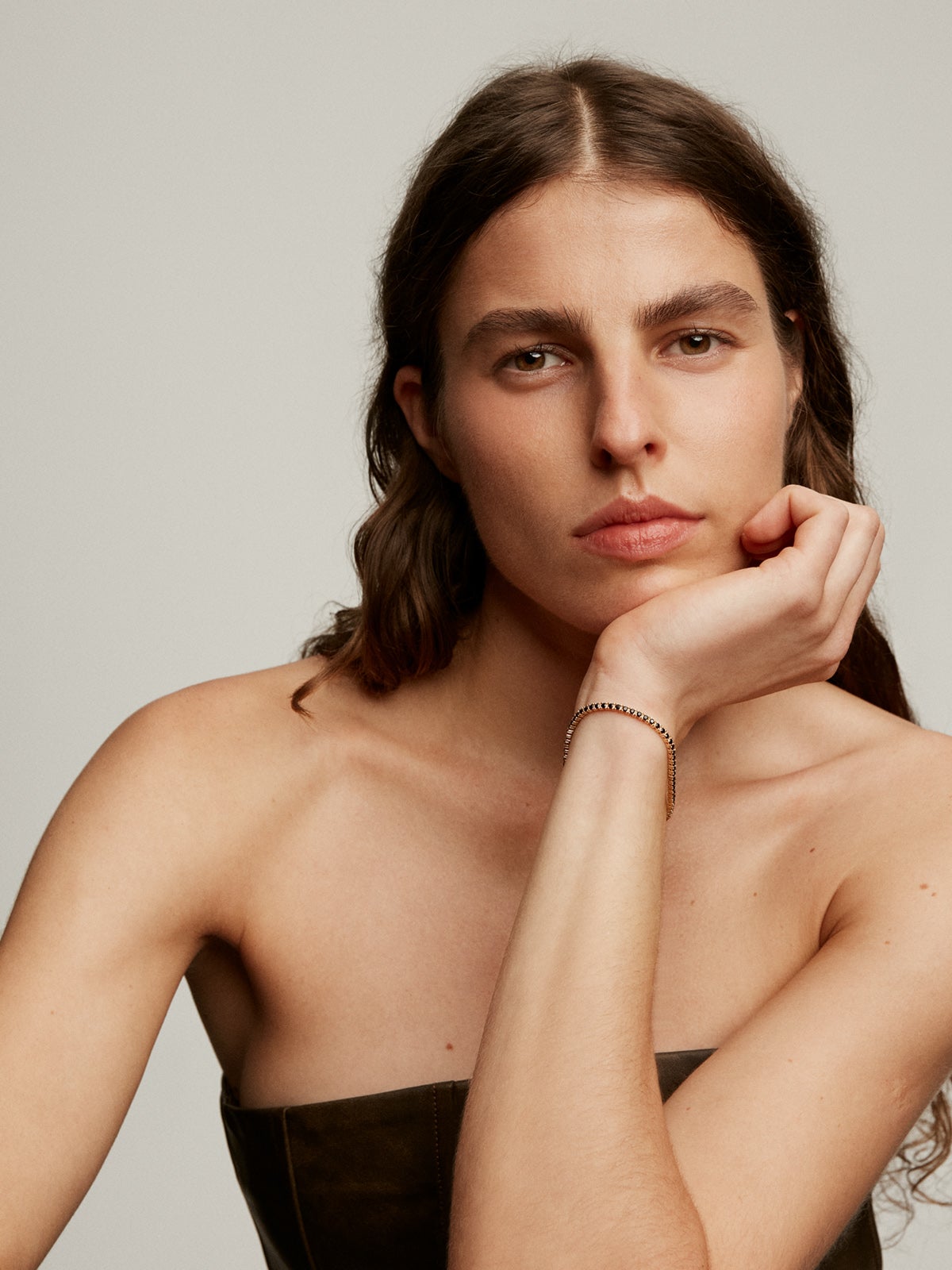 Pulsera de plata 925 bañada en oro amarillo de 18K con espinelas negras