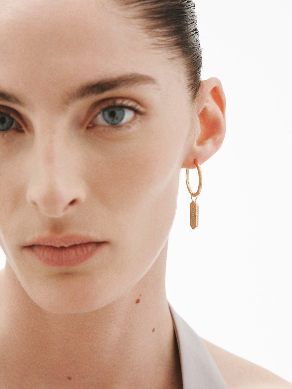 Charm de plata 925 bañada en oro amarillo de 18K Agua con esmalte turquesa