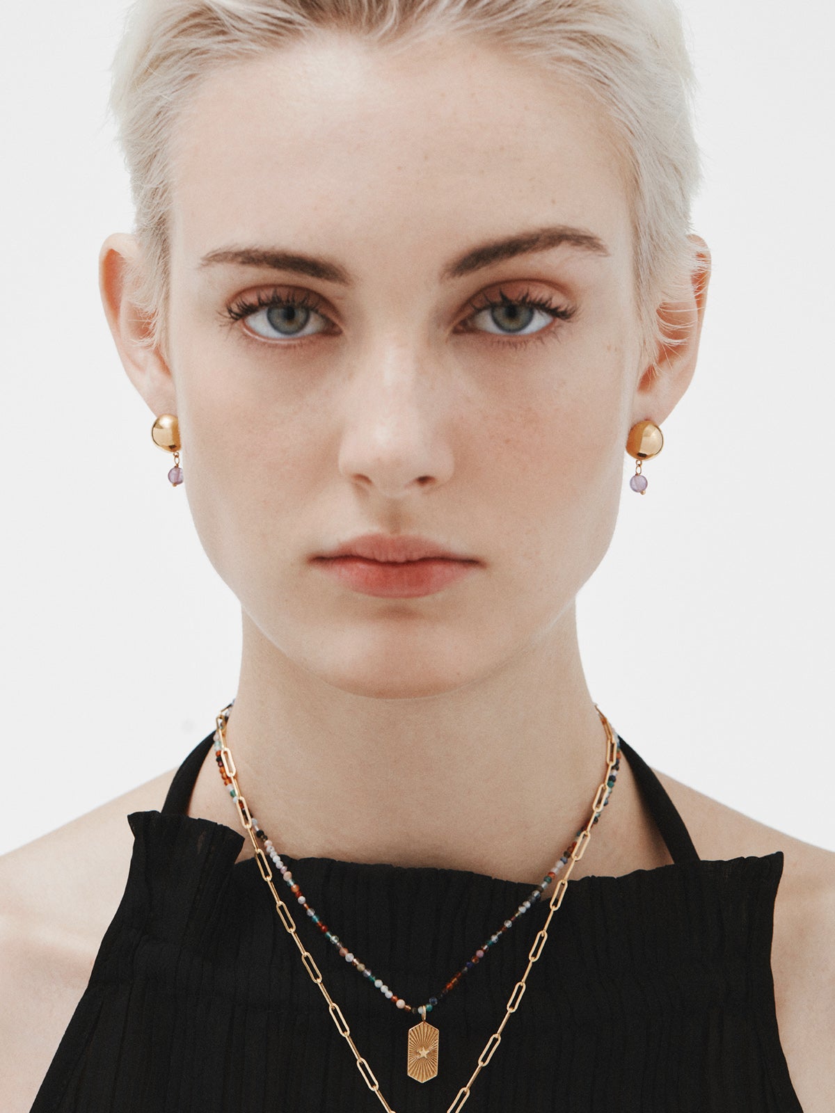 Charm de plata 925 bañada en oro amarillo de 18K Fuego con esmalte rosa