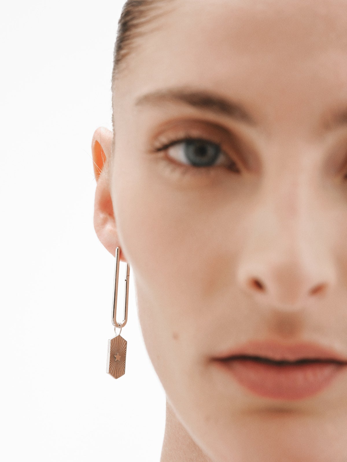 Charm de plata 925 Viento con esmalte blanco