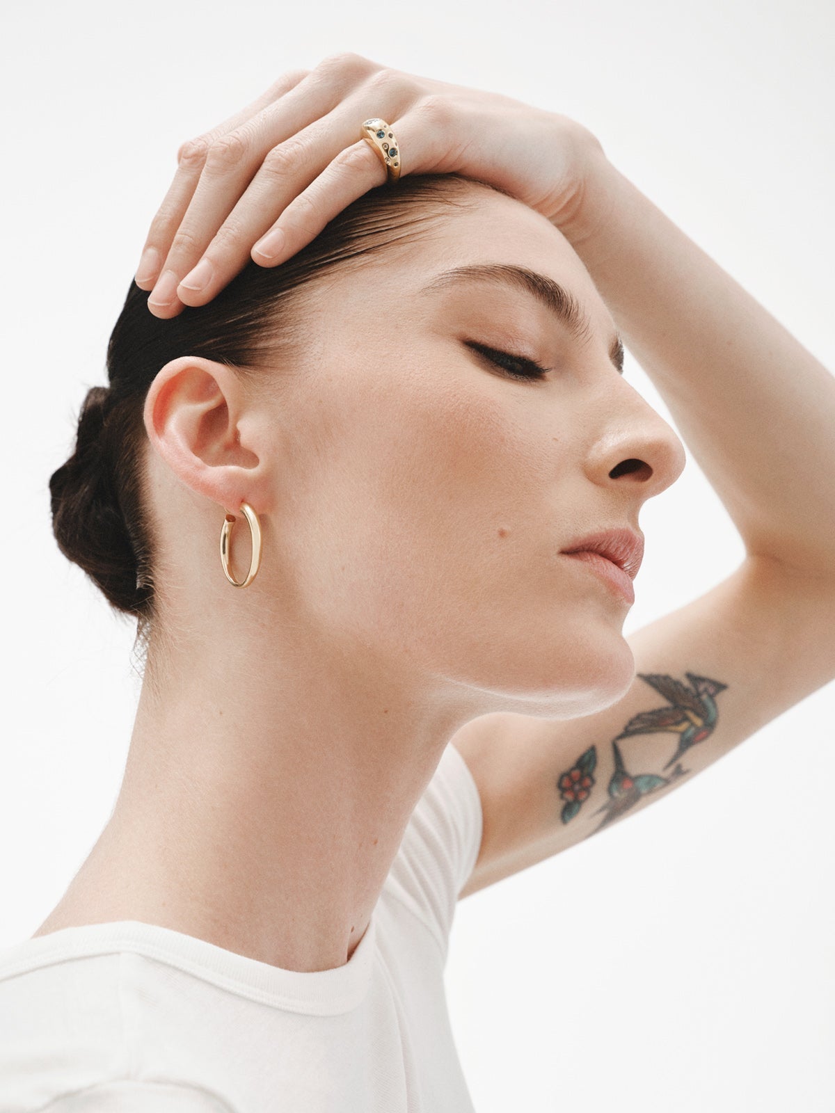 Anillo de plata 925 bañada en oro amarillo de 18K con topacios azul sky y azul london