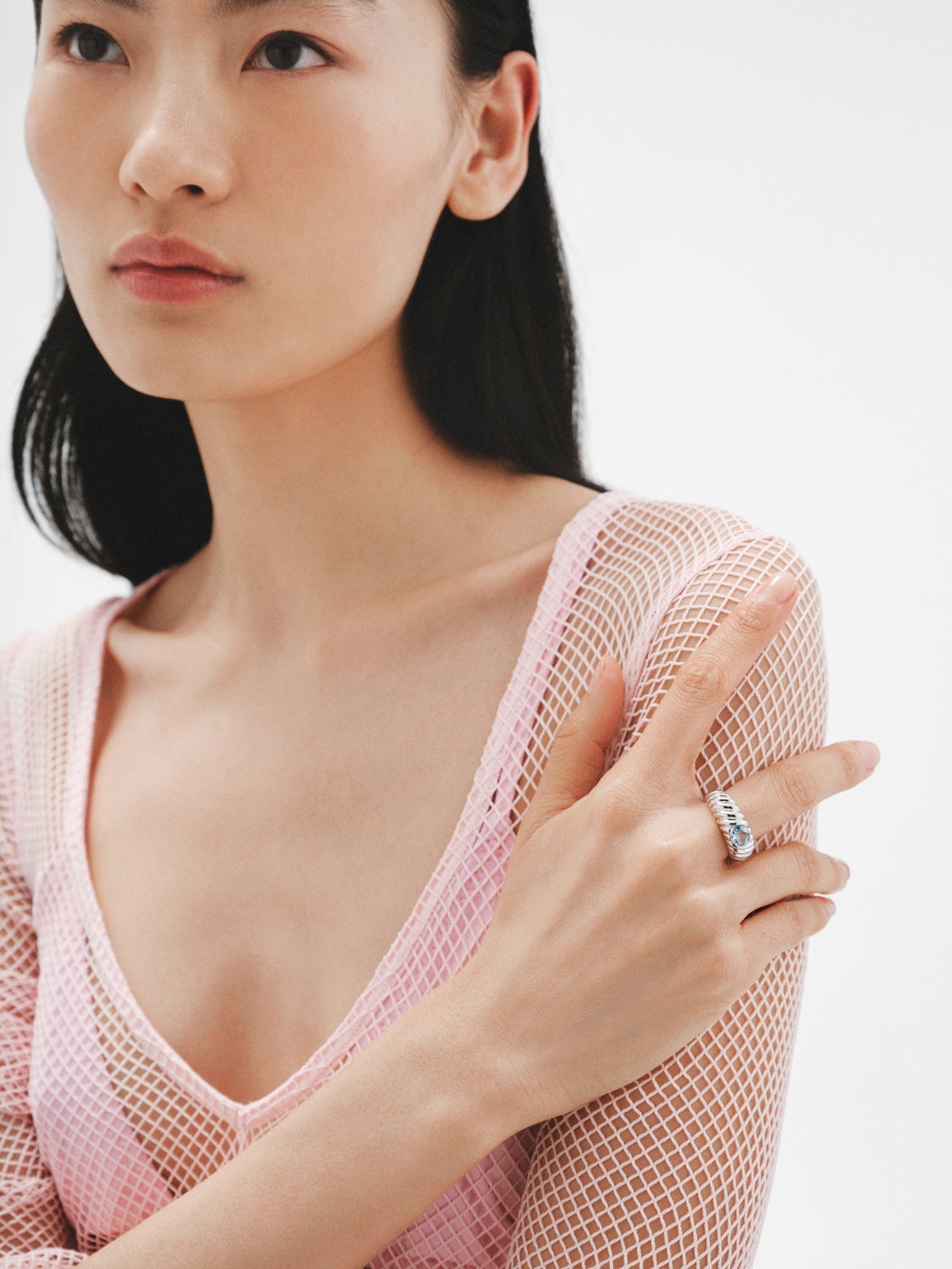 Anillo gallonado de plata 925 con topacio azul sky