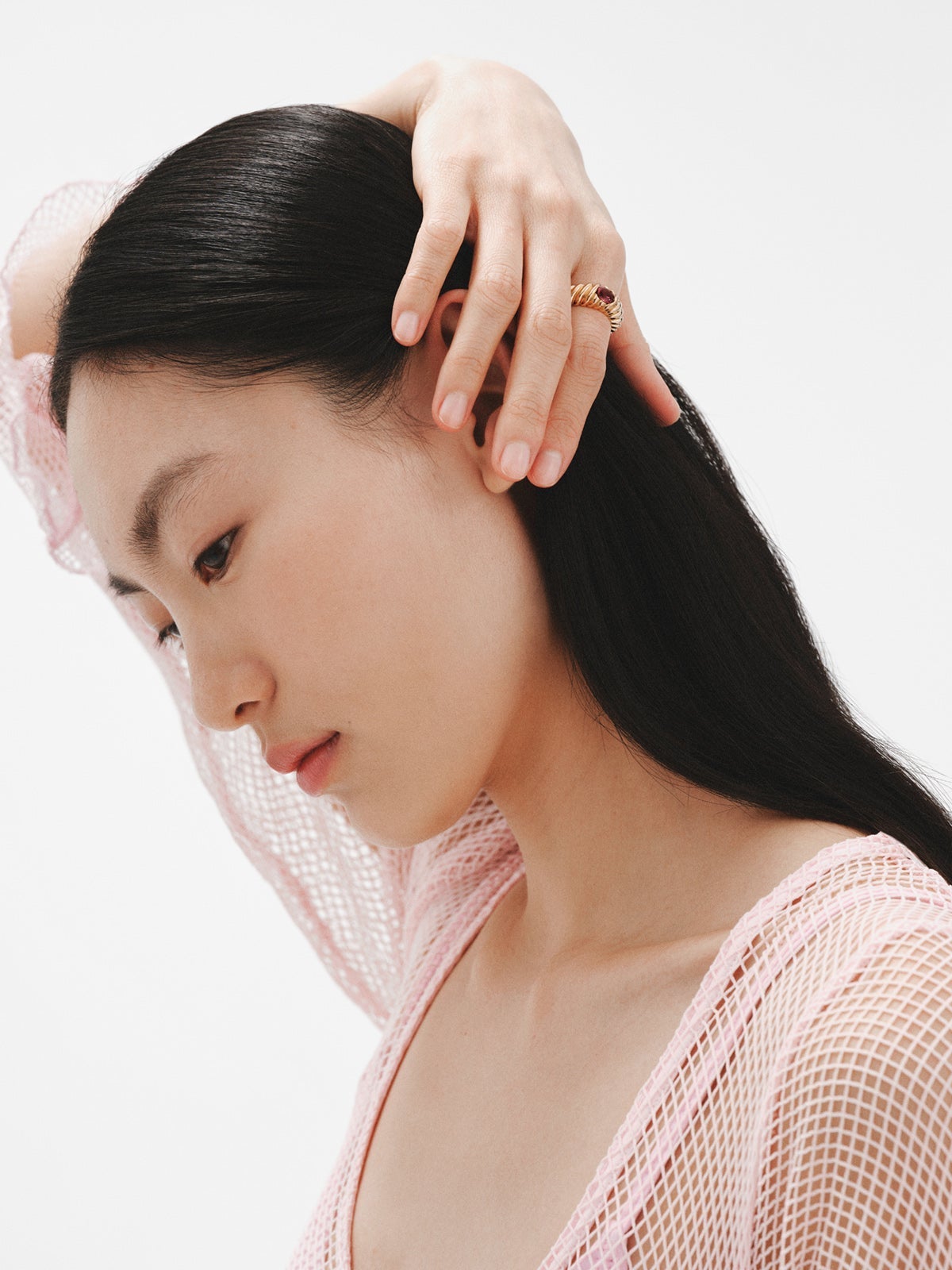 Anillo gallonado de plata 925 bañada en oro amarillo de 18K con rodolita rosa