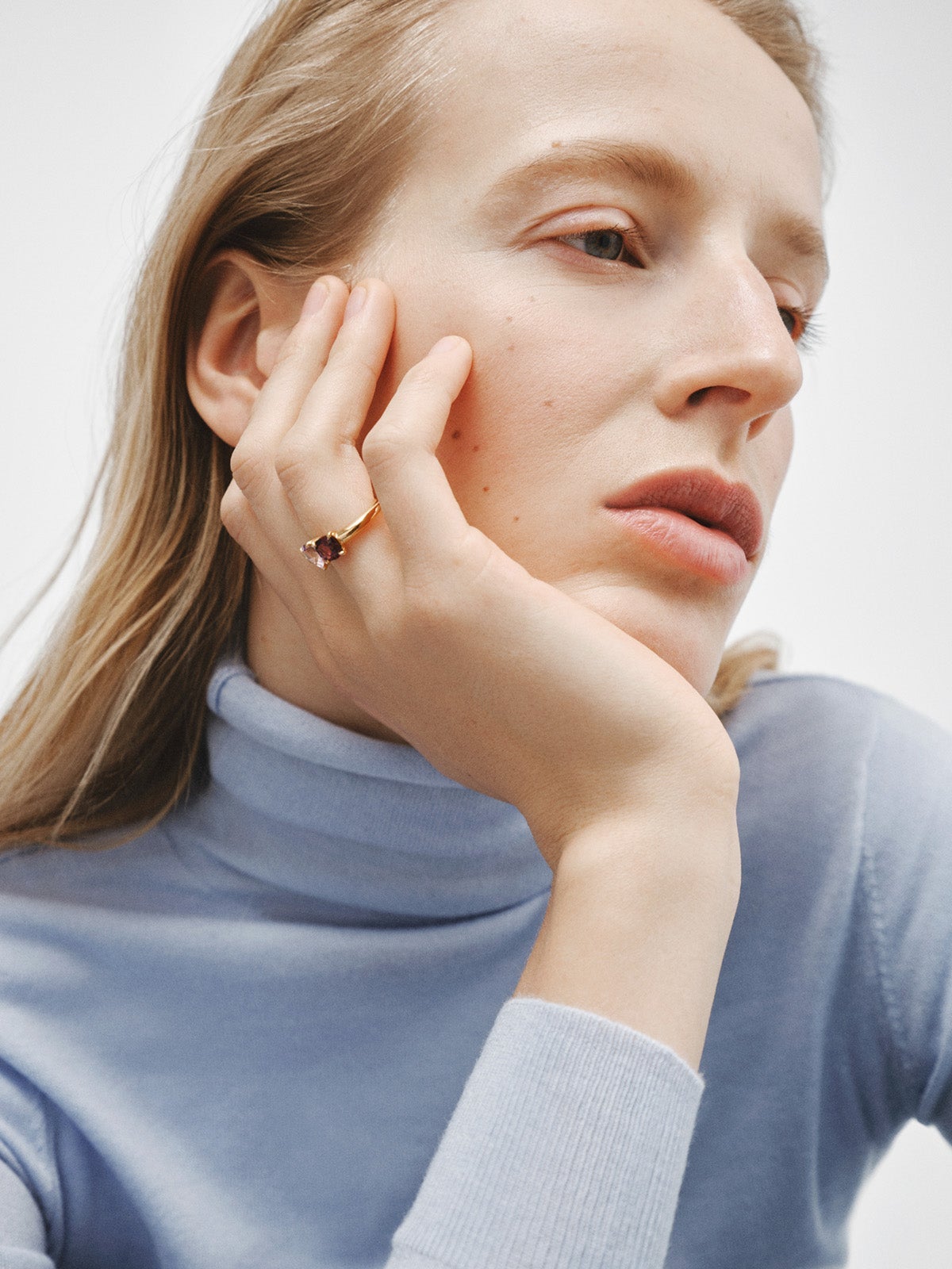 Anillo de plata 925 bañada en oro amarillo de 18K con rodolita y amatista rosa