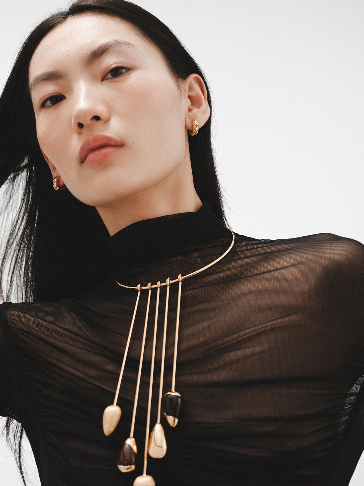 Pendientes de aro gruesos de plata 925 bañada en oro amarillo de 18K con topacios blancos, amatistas rosas y moradas y rodolitas rosas