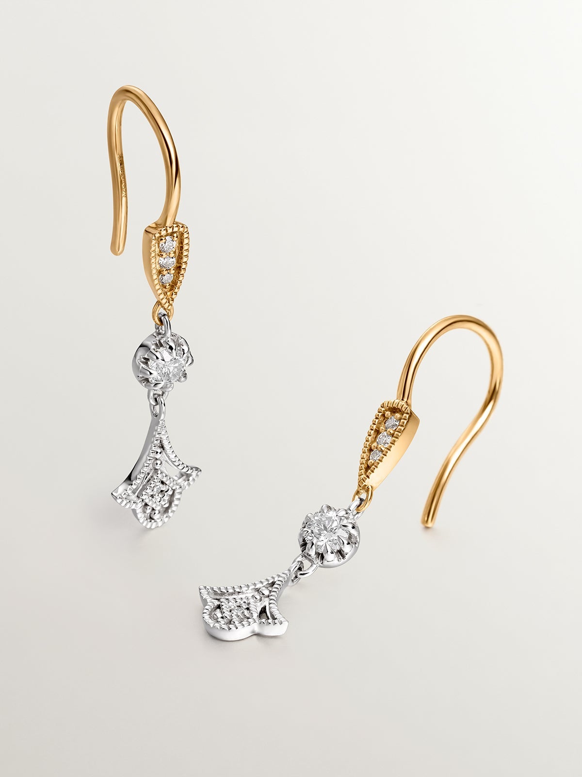 Pendientes de oro blanco y amarillo de 18K con diamantes en talla brillante