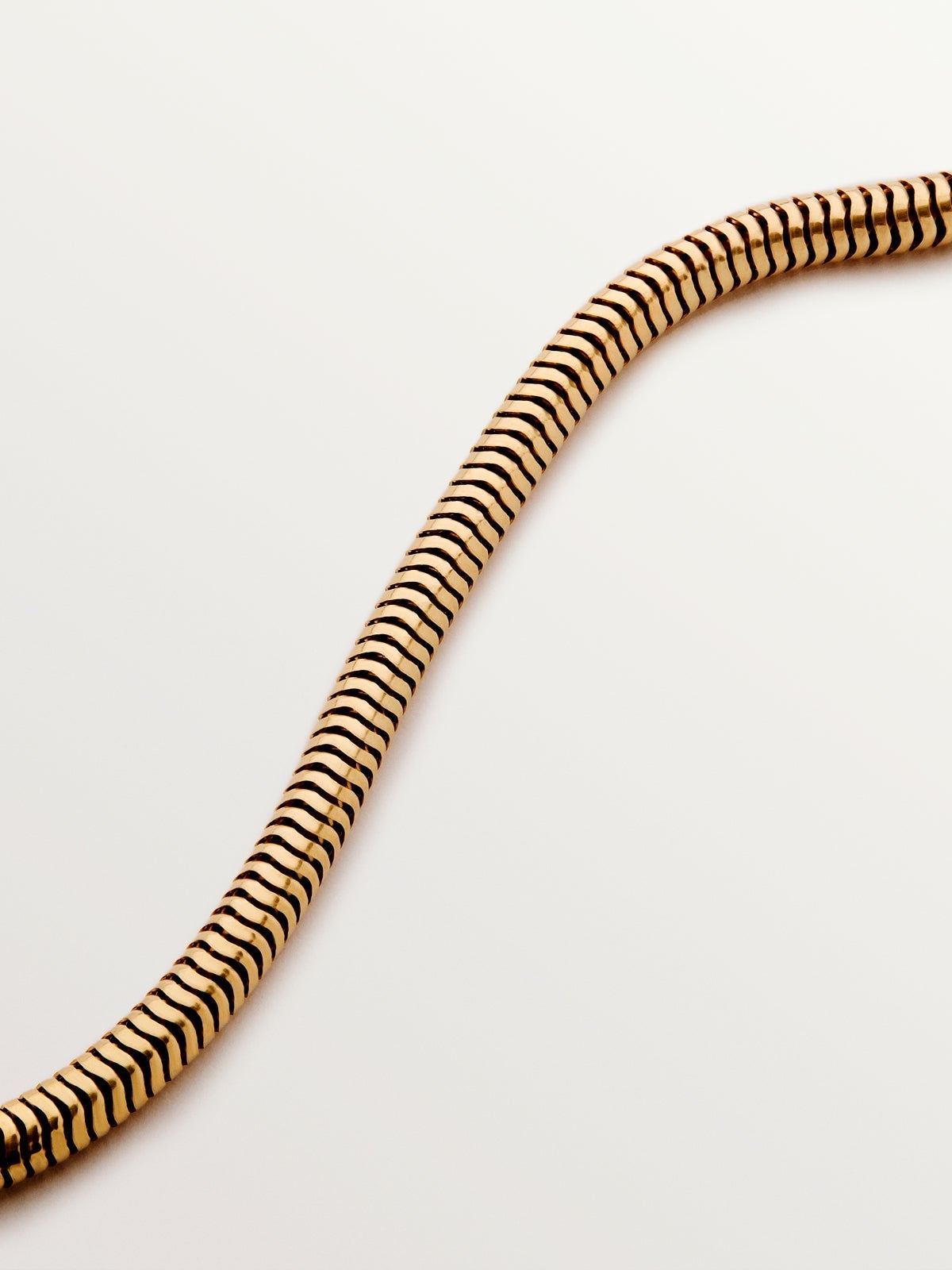 Colgante cuadrado de plata 925 bañada en oro amarillo de 18K con efecto pulido