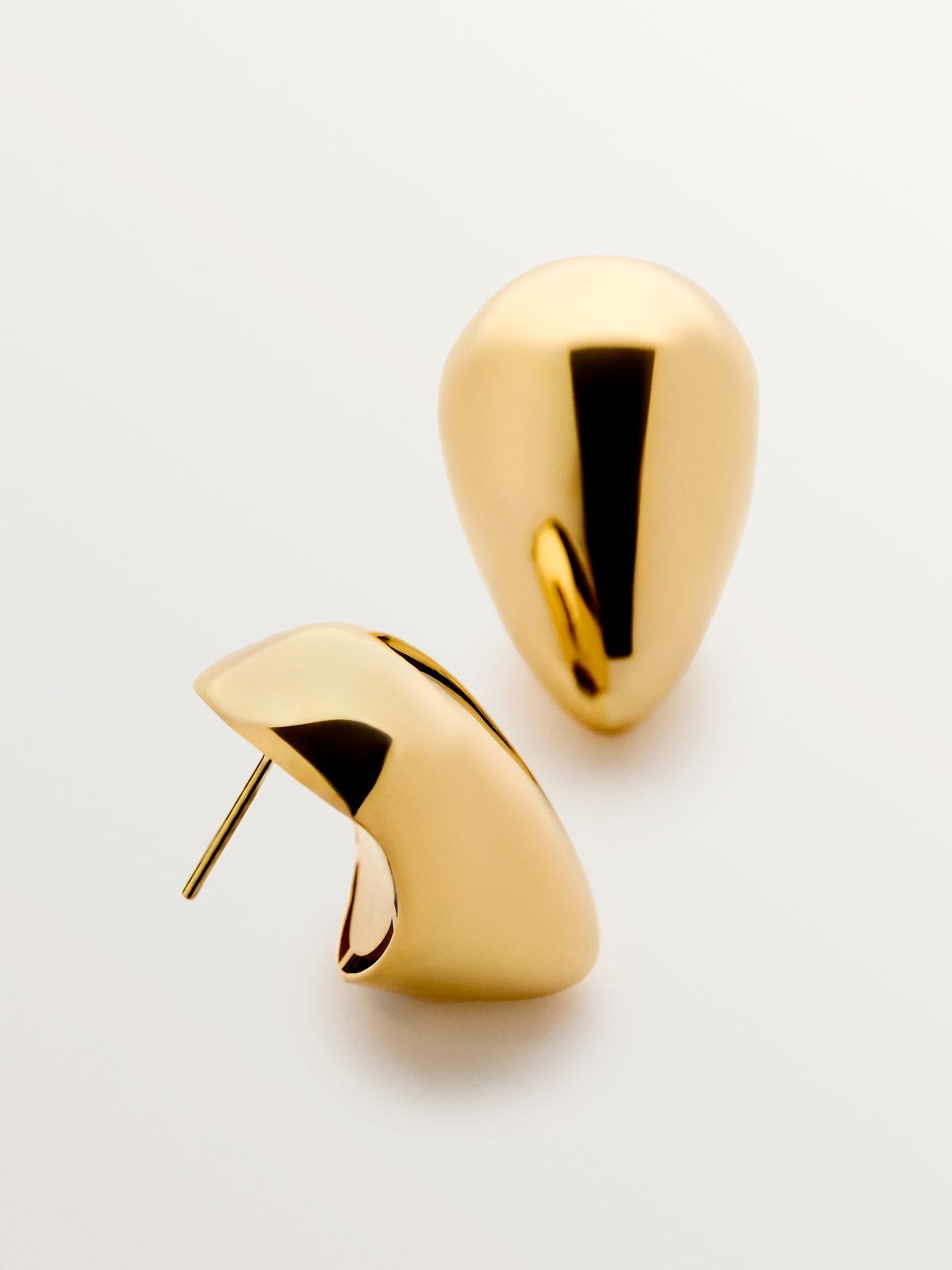 Pendientes de gota medianos de plata 925 bañada en oro amarillo de 18K con efecto pulido