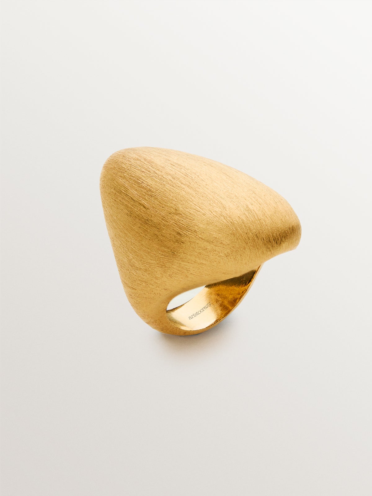 Anillo ovalado de plata 925 bañada en oro amarillo de 18K con textura