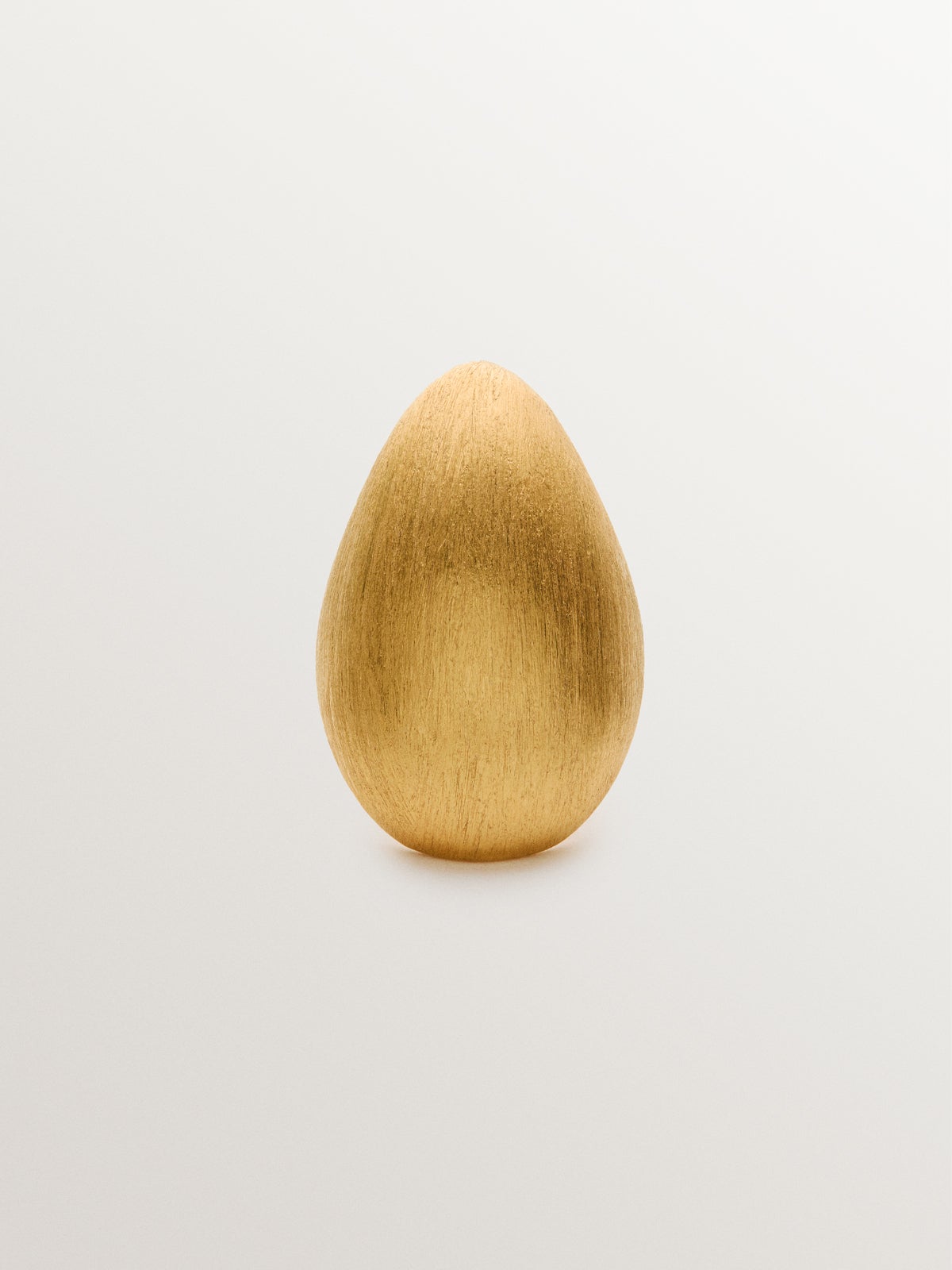 Anillo ovalado de plata 925 bañada en oro amarillo de 18K con textura