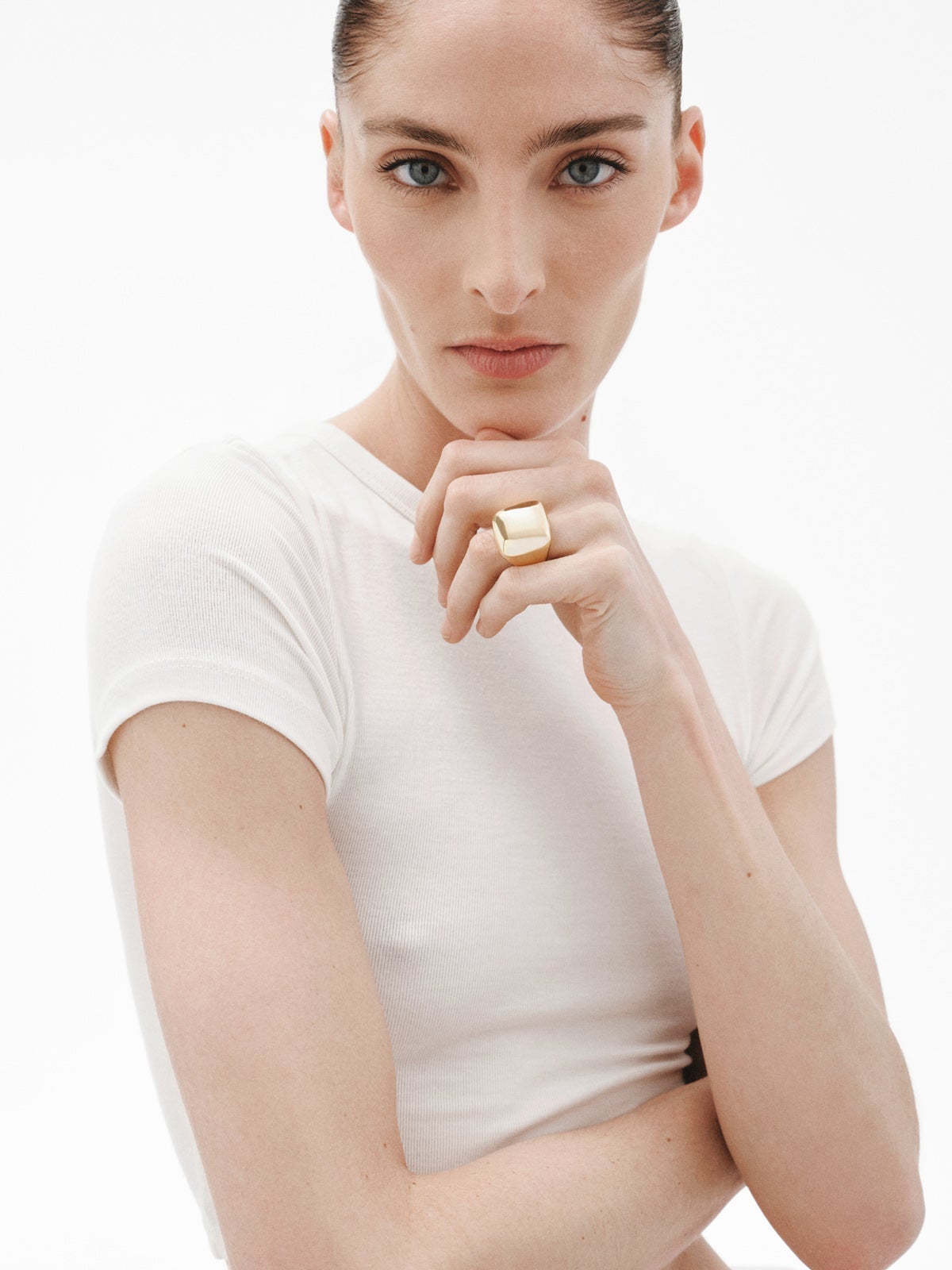 Anillo cuadrado de plata 925 bañada en oro amarillo de 18K con efecto pulido