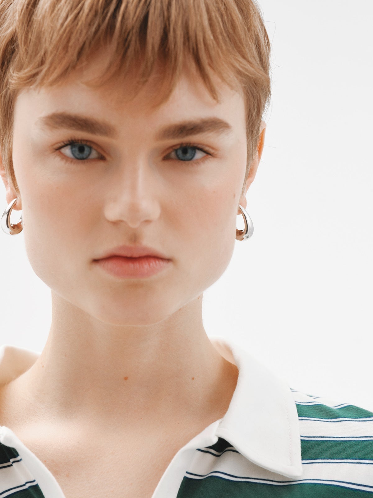 Pendientes de aro ovalados pequeños de plata 925