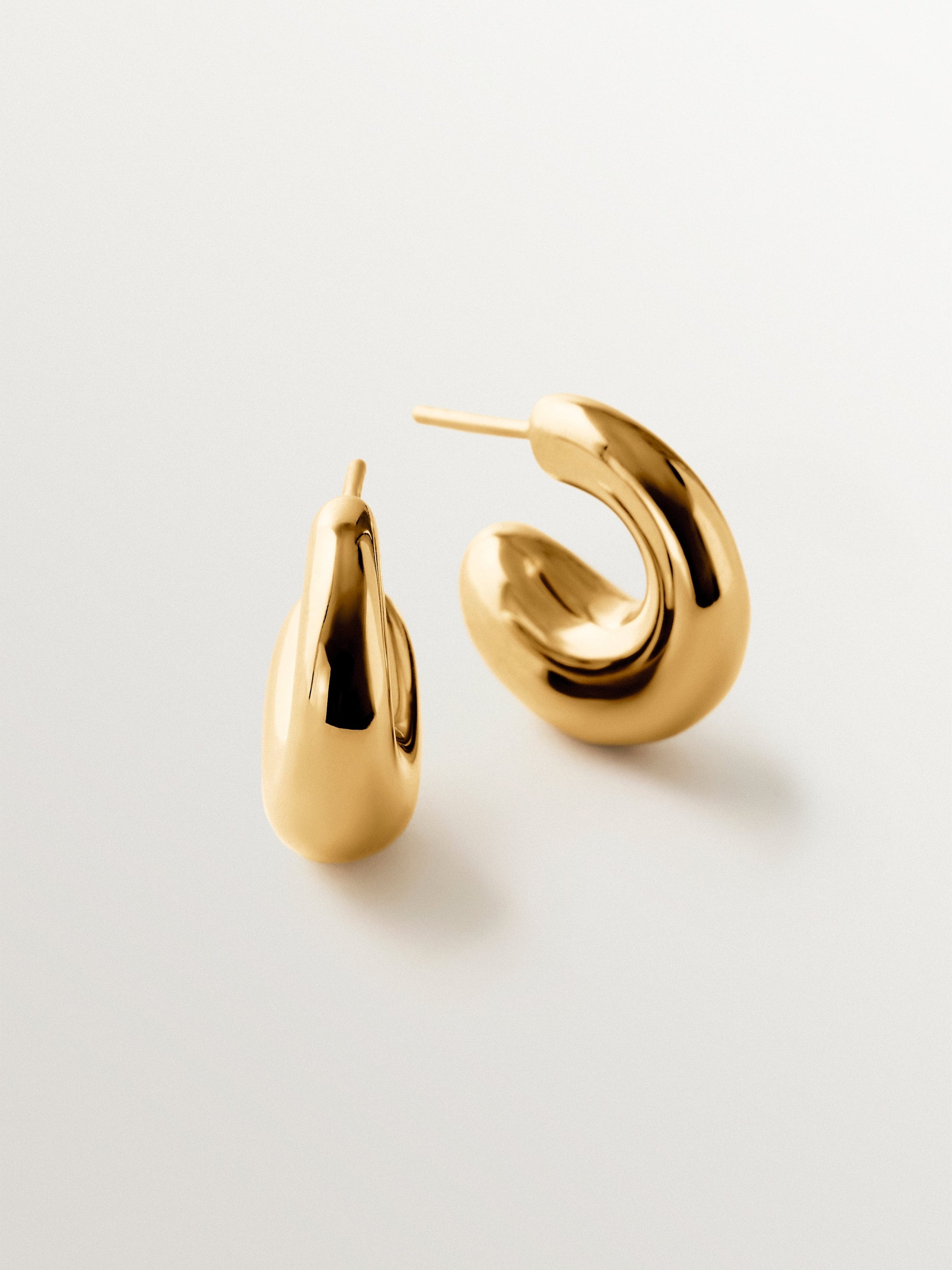 Pendientes gruesos de aro pequeños de plata 925 bañada en oro de 18K