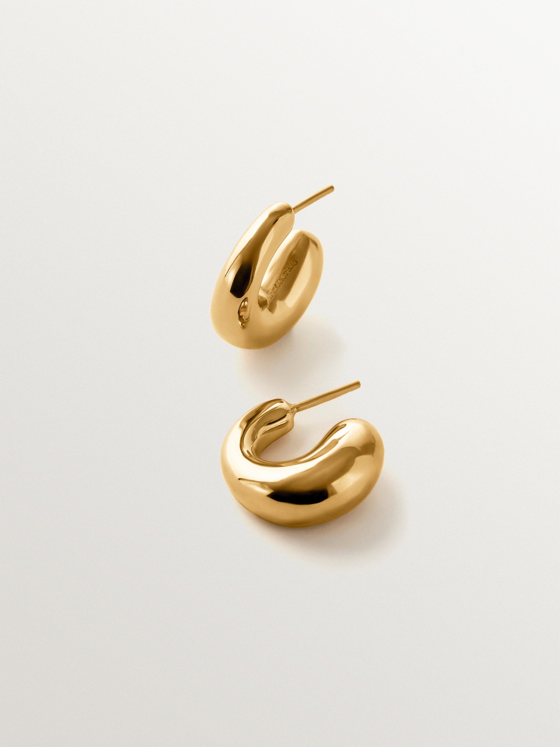 Pendientes gruesos de aro pequeños de plata 925 bañada en oro de 18K