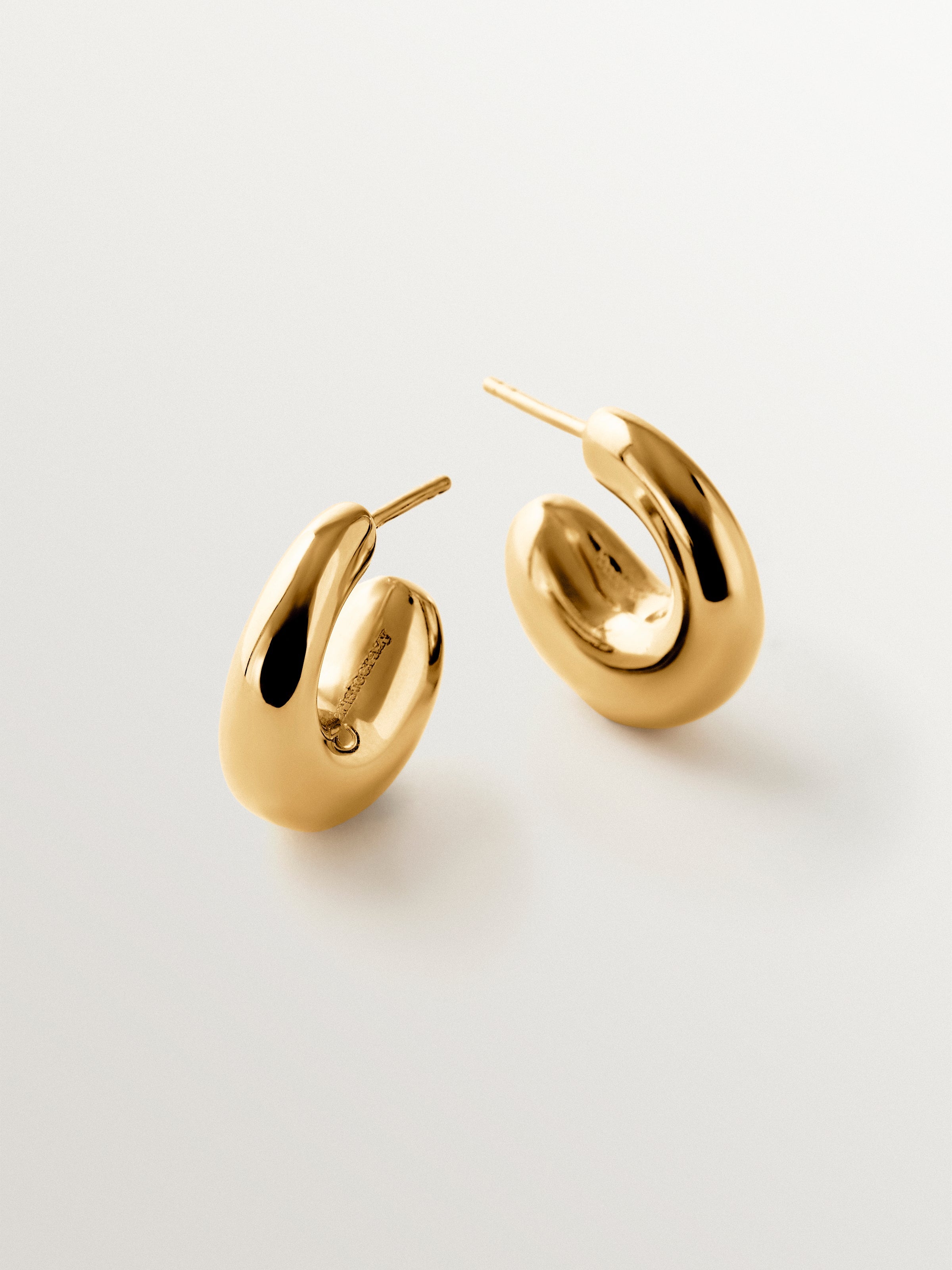 Pendientes gruesos de aro pequeños de plata 925 bañada en oro de 18K