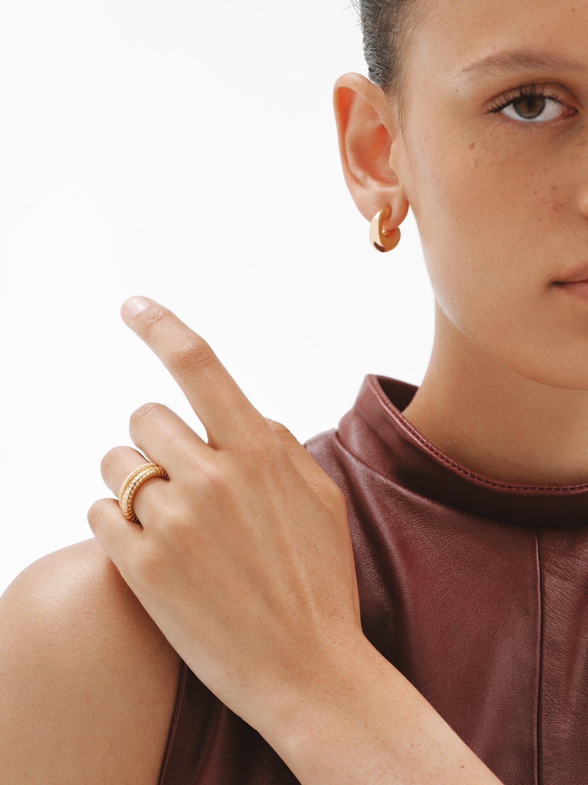 Pendientes gruesos de aro pequeños de plata 925 bañada en oro de 18K