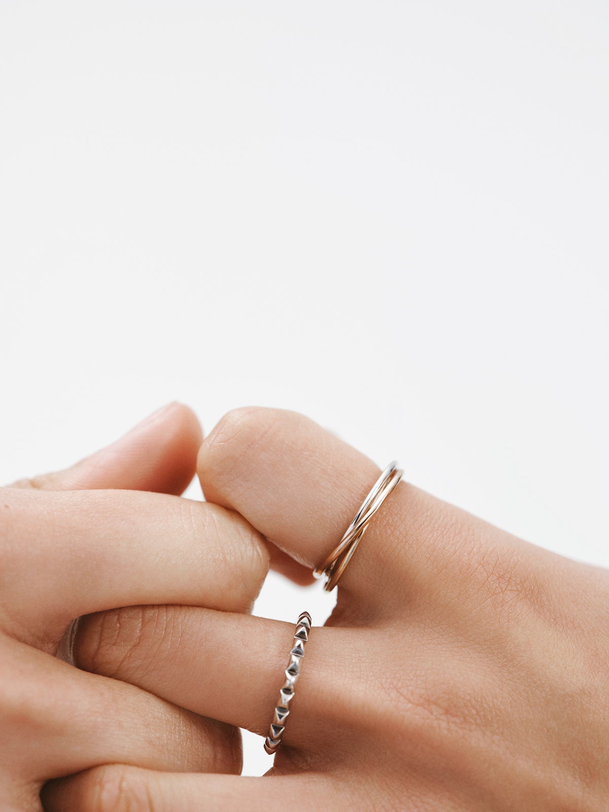 Anillo triple de oro blanco, amarillo y rosa de 9K