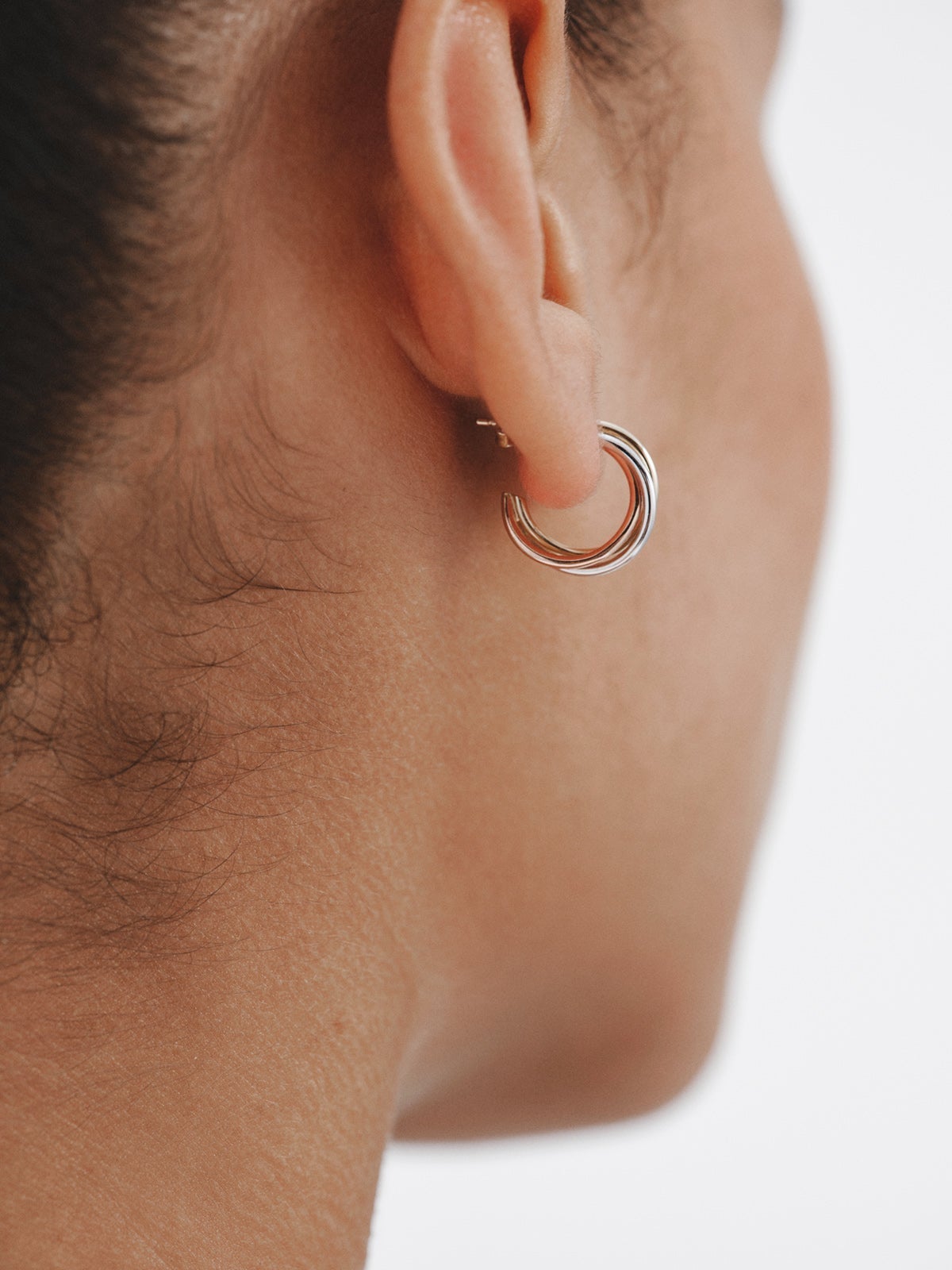 Pendientes de aro triples de oro blanco, amarillo y rosa de 9K