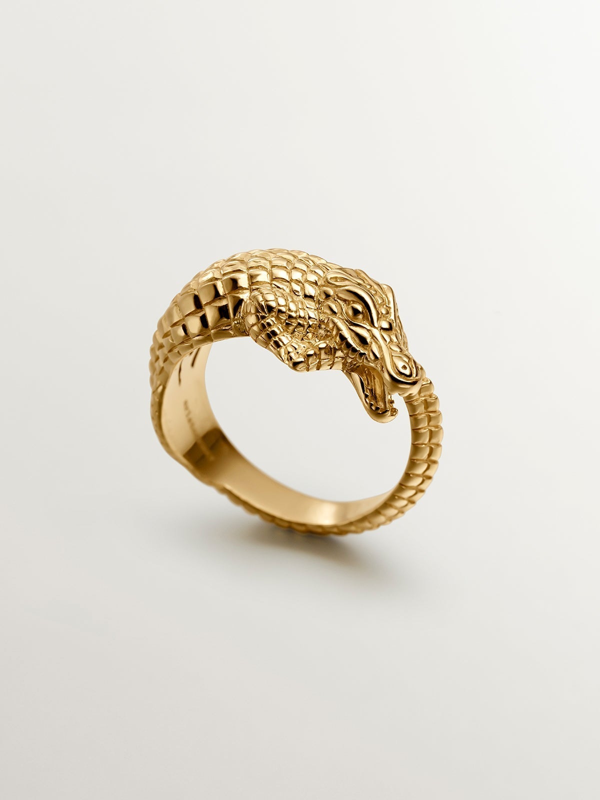 Anillo de plata 925 bañada en oro amarillo de 18K con forma de cocodrilo