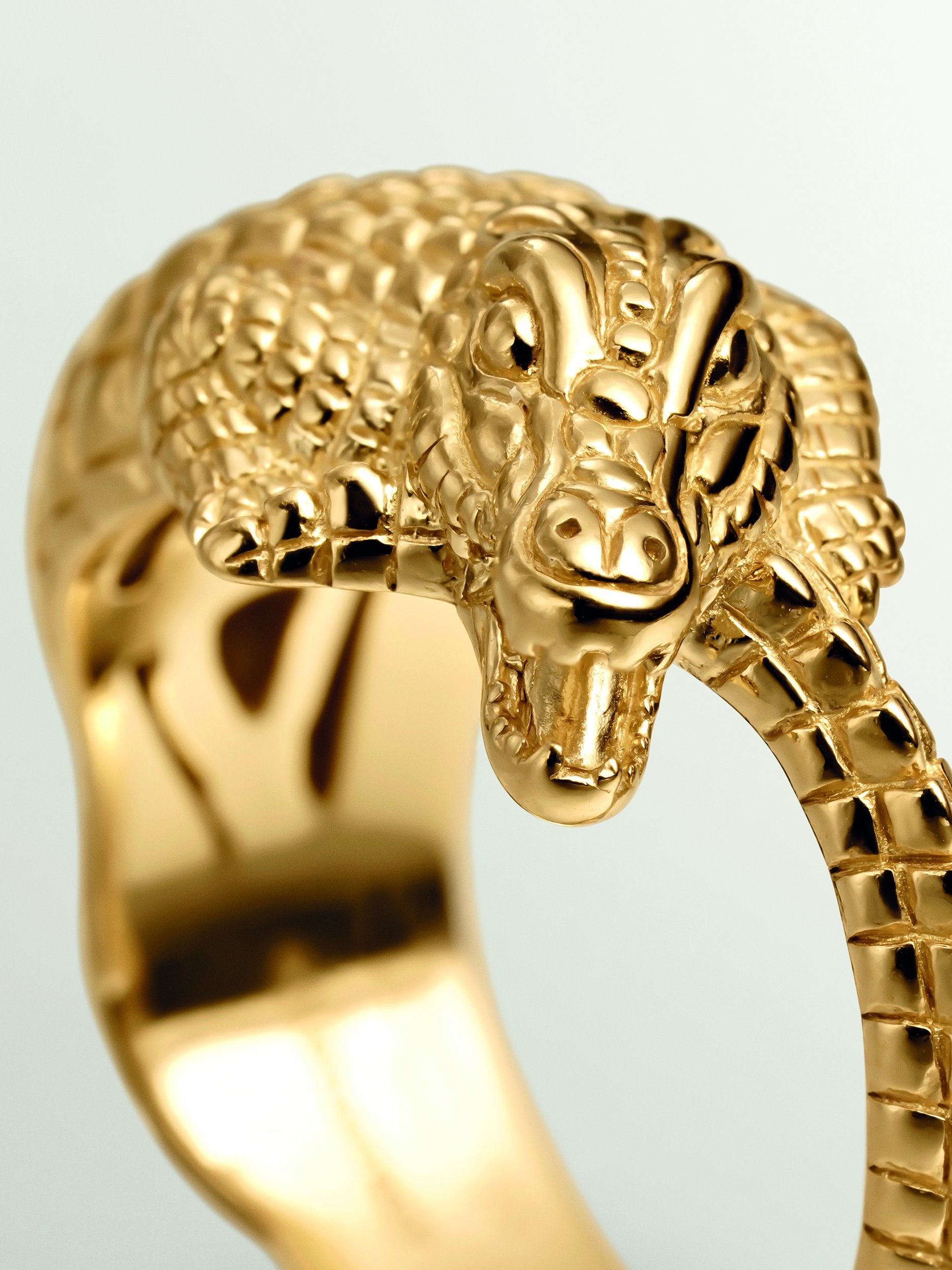 Anillo de plata 925 bañada en oro amarillo de 18K con forma de cocodrilo