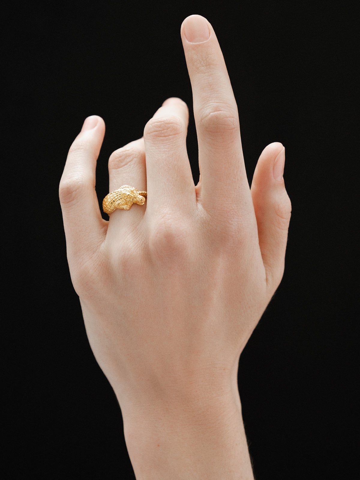 Anillo de plata 925 bañada en oro amarillo de 18K con forma de cocodrilo