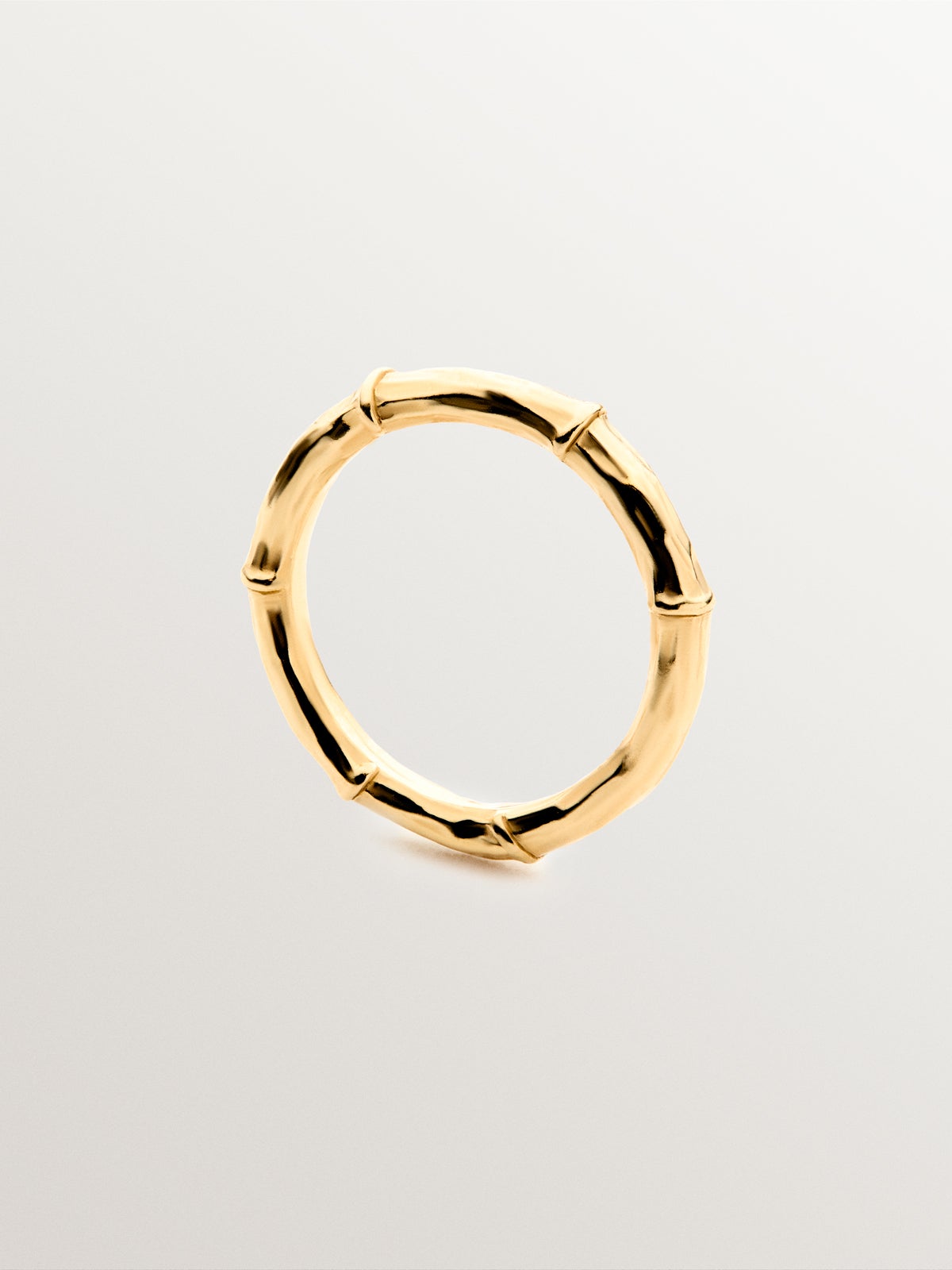 Anillo de plata 925 bañada en oro amarillo de 18K con textura de bambú