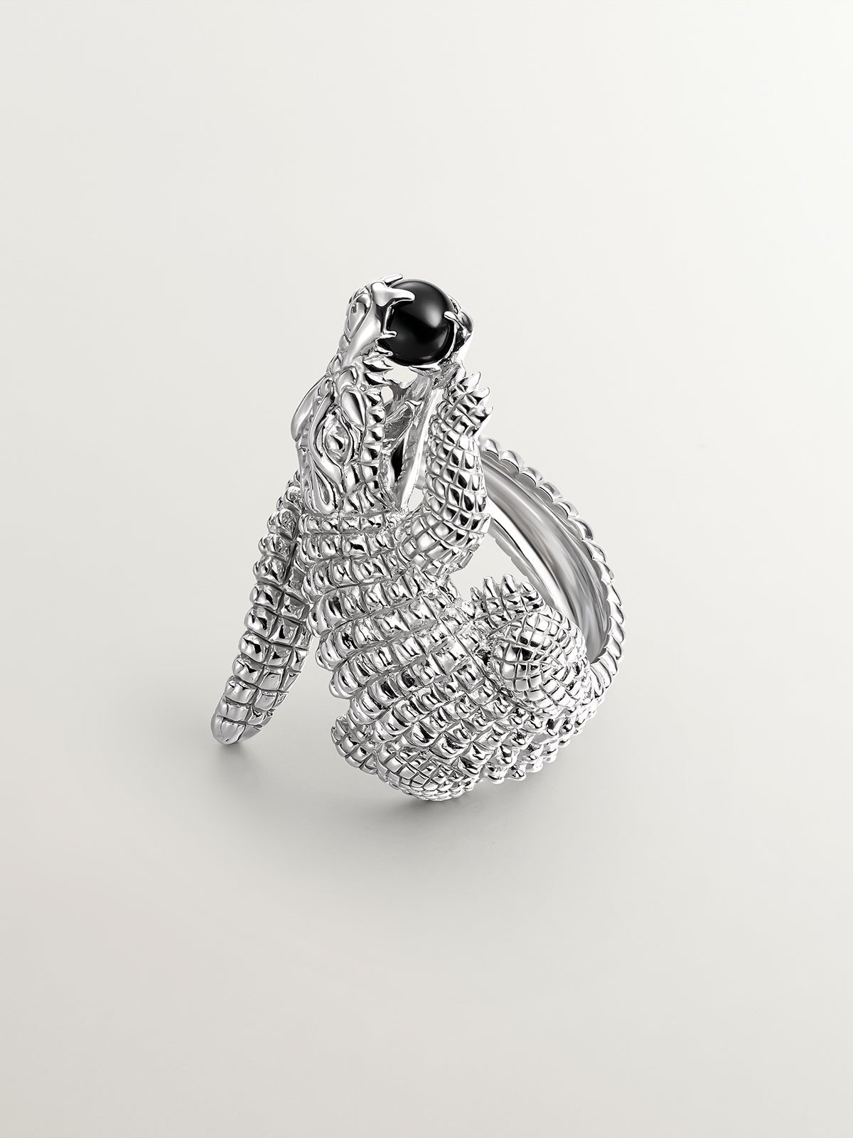 Anillo de plata 925 con forma de cocodrilo y ónix negro