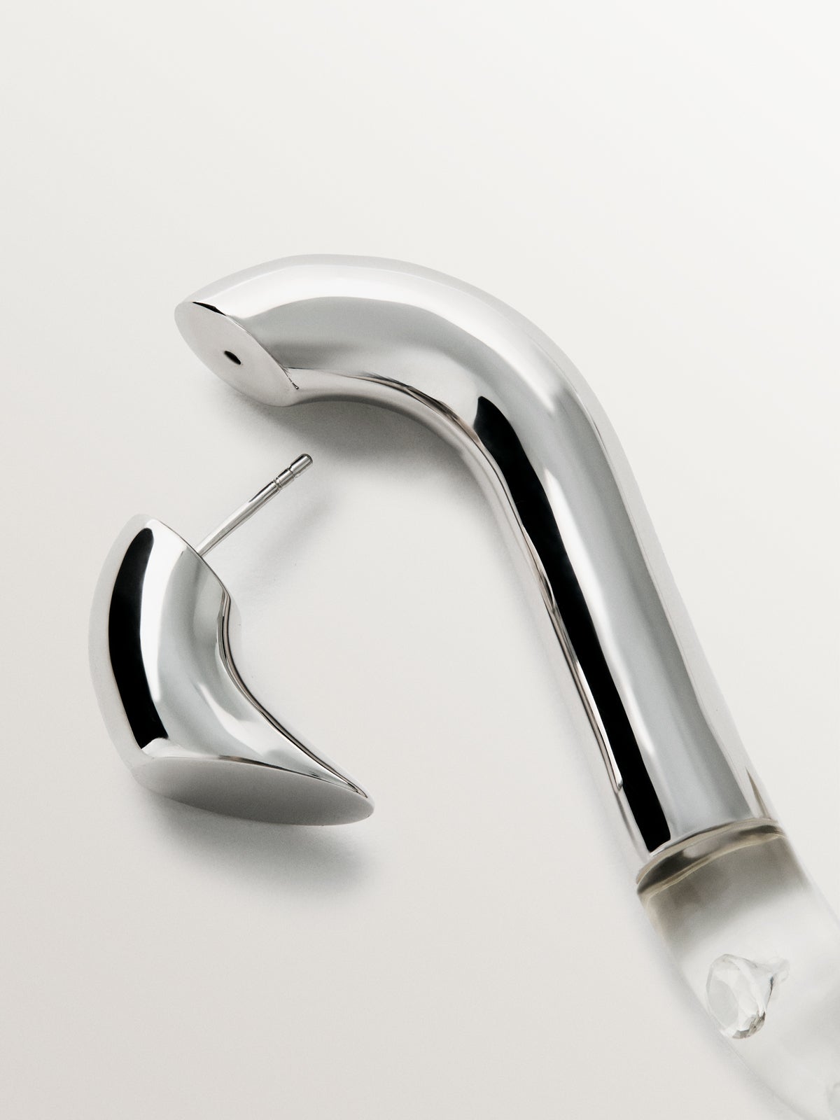 Pendiente individual de plata 925 con circones suspendidos en resina