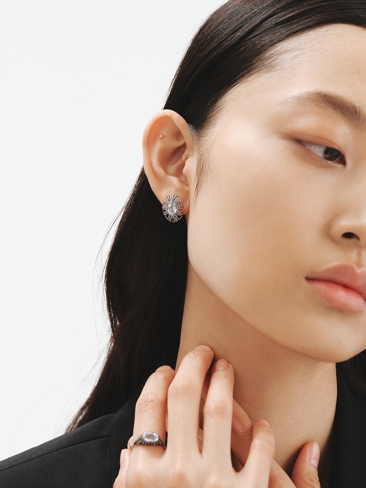 Pendientes de botón de oro blanco y amarillo de 9K con topacios y diamantes