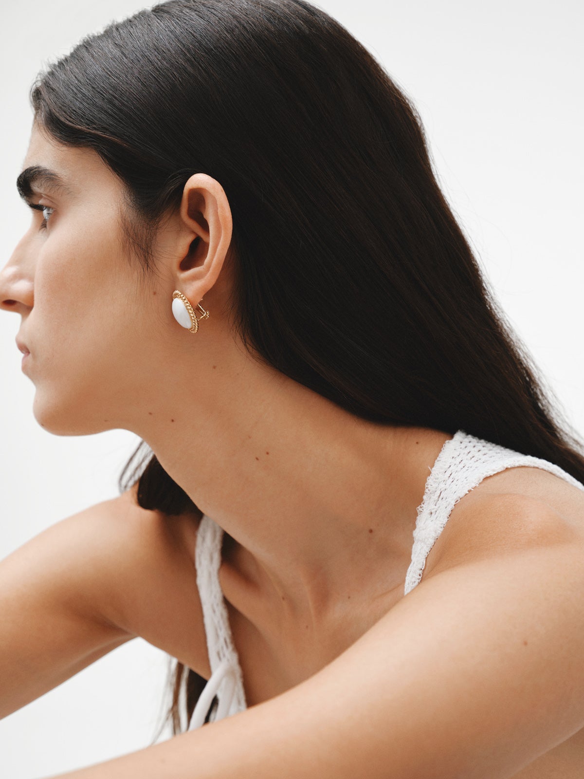 Pendientes de plata 925 bañada en oro amarillo de 18K con esmalte blanco