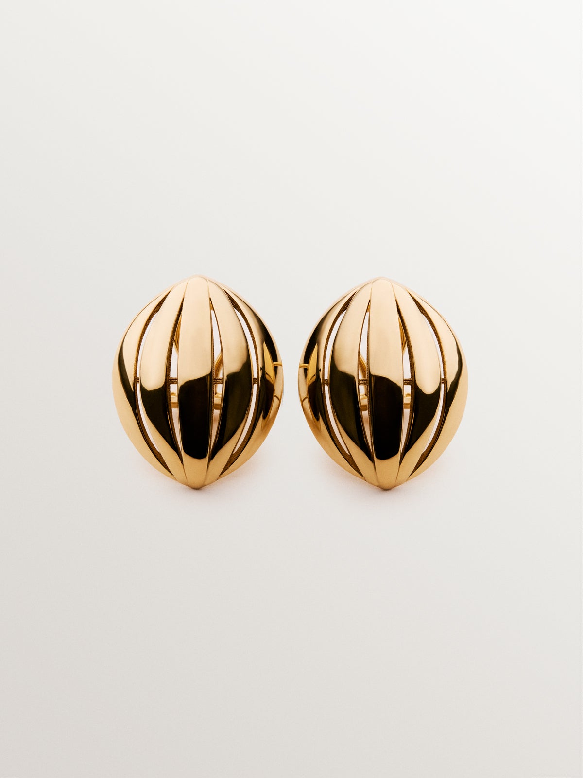 Pendientes de plata 925 bañada en oro amarillo de 18K con forma ovalada