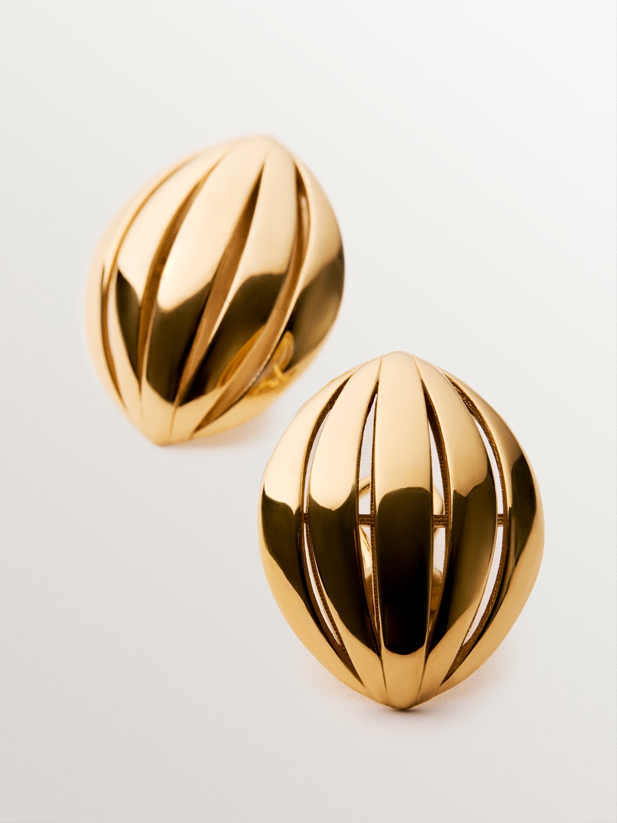 Pendientes de plata 925 bañada en oro amarillo de 18K con forma ovalada